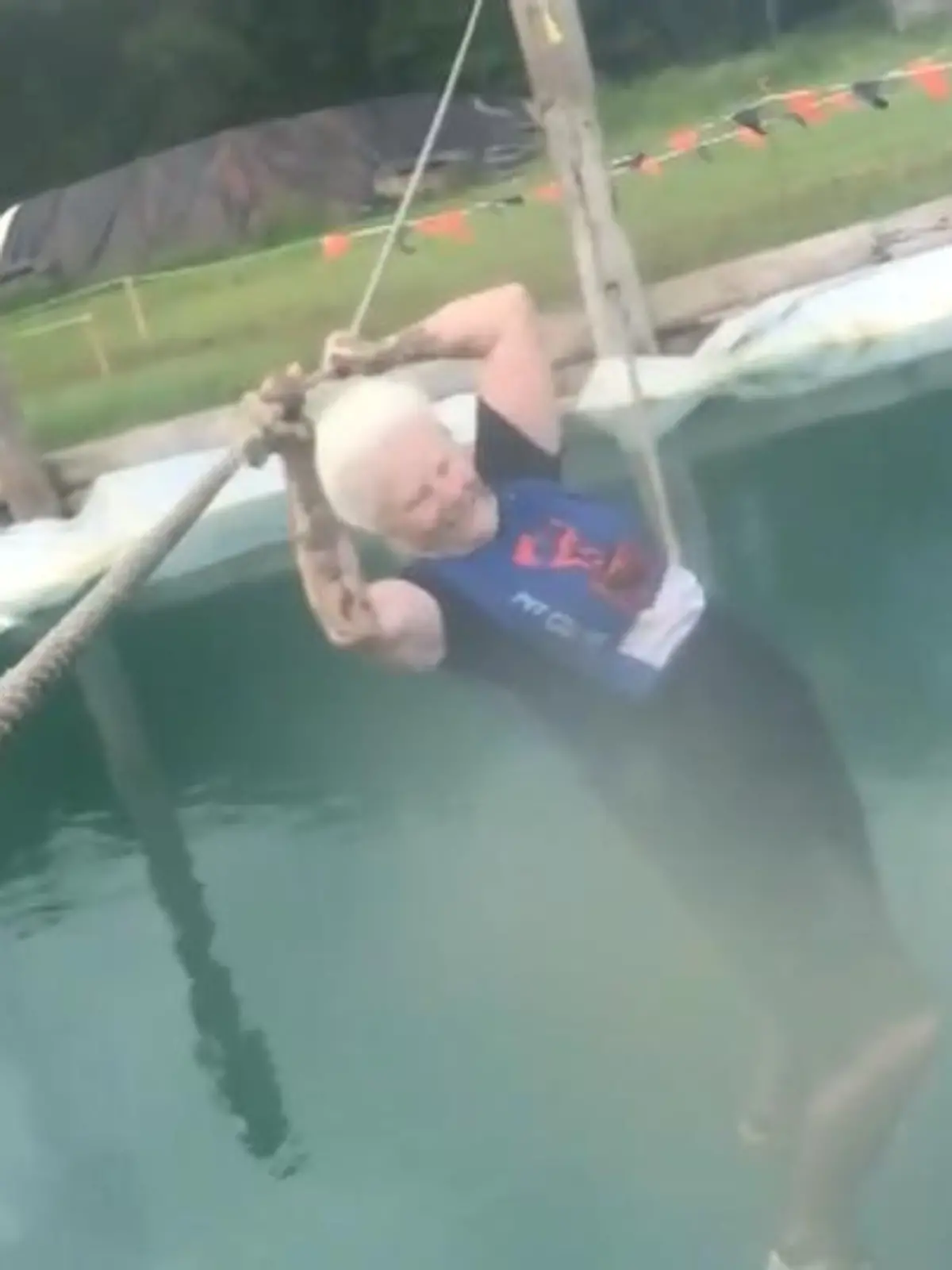 Bild zu: "81-Jährige rockt Extrem-Hindernislauf"