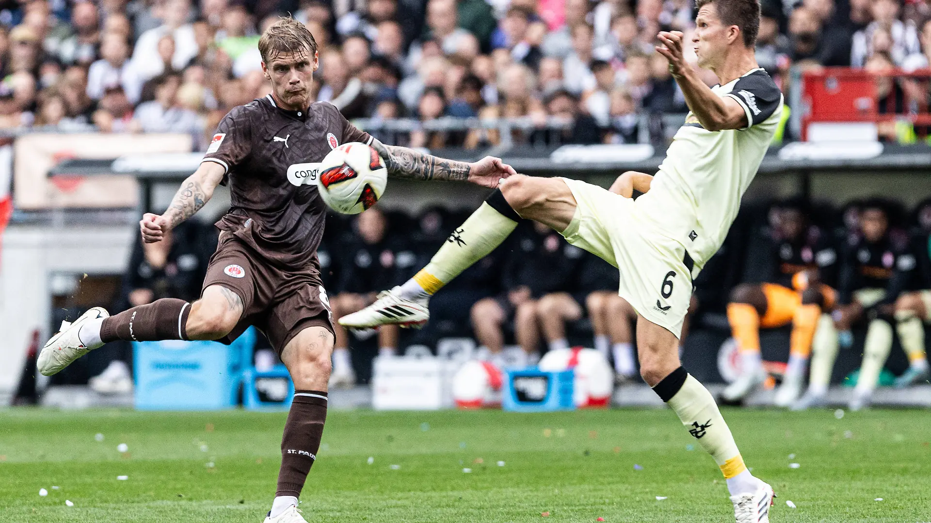 2. Fußball Bundesliga: FC St. Pauli - 1. FC Kaiserslautern 30.08.2026 Eric Smith FC St. Pauli, 8, Fabian Kunze 1. FC Kaiserslautern, 6 2. Fußball Bundesliga 3.Spieltag: FC St. Pauli - 1. FC Kaiserslautern Millerntor-Stadion, Hamburg, St. Pauli 30.08.2026 DFL regulations prohibit any use of photographs as image sequences and/or quasi video. *** 2 German Bundesliga FC St. Pauli 1 FC Kaiserslautern August 30, 2026 Eric Smith FC St. Pauli, 8, Fabian Kunze 1 FC Kaiserslautern, 6 2 German Bundesliga Matchday 3 FC St. Pauli 1 FC Kaiserslautern Millerntor Stadium, Hamburg, St. Pauli August 30, 2026 DFL regulations prohibit any use of photographs as image sequences and/or quasi-video Copyright: xBEAUTIFULxSPORTS/Buriakovx