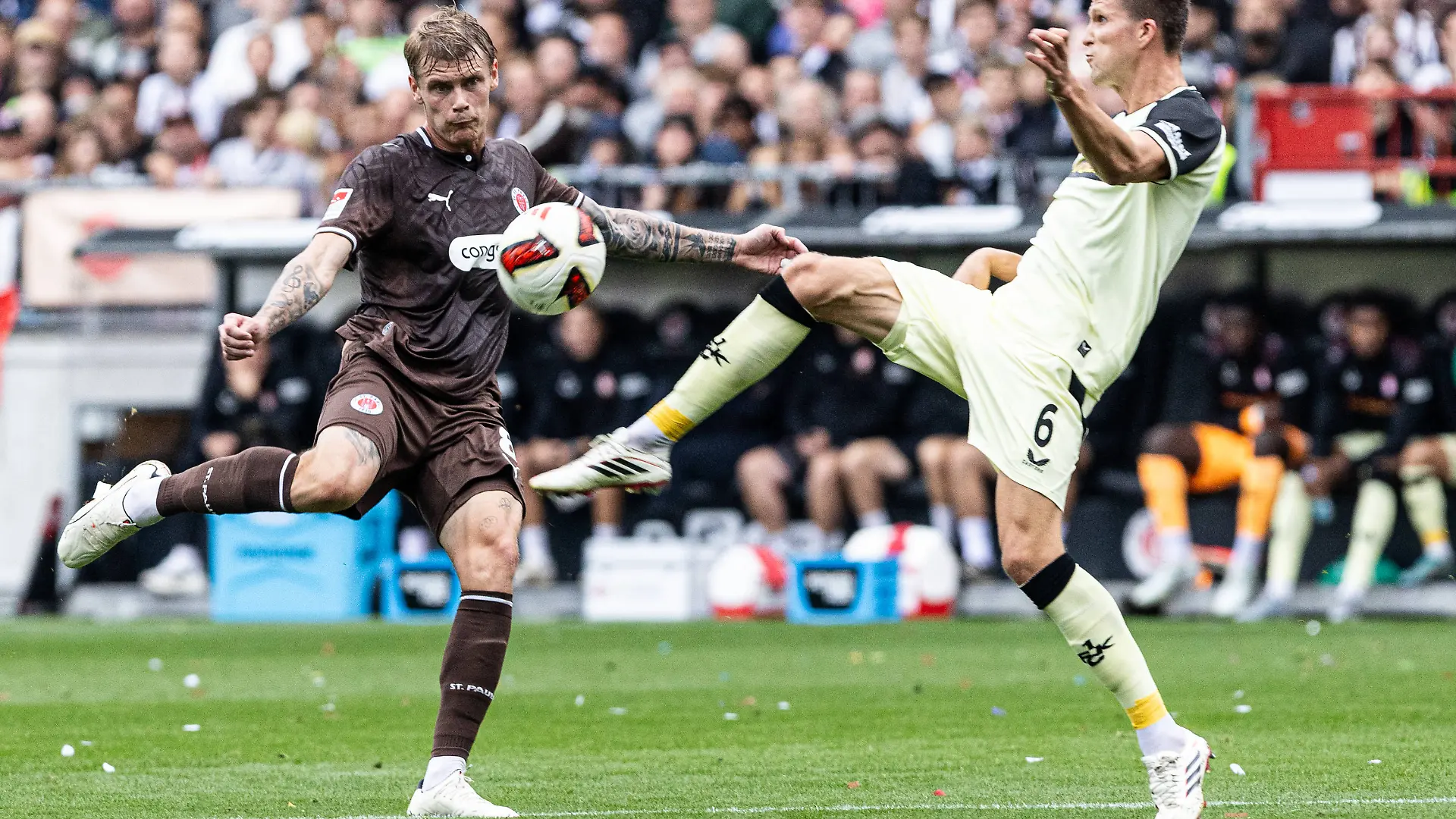 2. Fußball Bundesliga: FC St. Pauli - 1. FC Kaiserslautern 30.08.2026 Eric Smith FC St. Pauli, 8, Fabian Kunze 1. FC Kaiserslautern, 6 2. Fußball Bundesliga 3.Spieltag: FC St. Pauli - 1. FC Kaiserslautern Millerntor-Stadion, Hamburg, St. Pauli 30.08.2026 DFL regulations prohibit any use of photographs as image sequences and/or quasi video. *** 2 German Bundesliga FC St. Pauli 1 FC Kaiserslautern August 30, 2026 Eric Smith FC St. Pauli, 8, Fabian Kunze 1 FC Kaiserslautern, 6 2 German Bundesliga Matchday 3 FC St. Pauli 1 FC Kaiserslautern Millerntor Stadium, Hamburg, St. Pauli August 30, 2026 DFL regulations prohibit any use of photographs as image sequences and/or quasi-video Copyright: xBEAUTIFULxSPORTS/Buriakovx