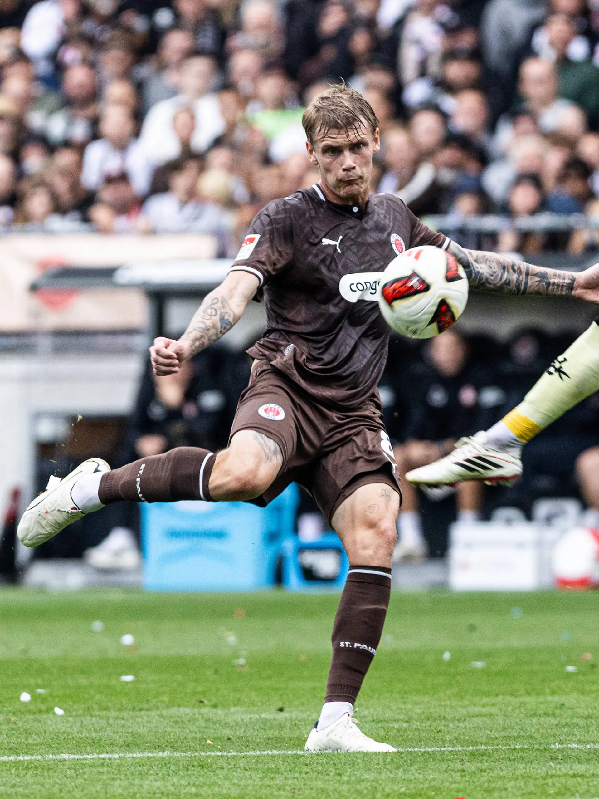 2. Fußball Bundesliga: FC St. Pauli - 1. FC Kaiserslautern 30.08.2026 Eric Smith FC St. Pauli, 8, Fabian Kunze 1. FC Kaiserslautern, 6 2. Fußball Bundesliga 3.Spieltag: FC St. Pauli - 1. FC Kaiserslautern Millerntor-Stadion, Hamburg, St. Pauli 30.08.2026 DFL regulations prohibit any use of photographs as image sequences and/or quasi video. *** 2 German Bundesliga FC St. Pauli 1 FC Kaiserslautern August 30, 2026 Eric Smith FC St. Pauli, 8, Fabian Kunze 1 FC Kaiserslautern, 6 2 German Bundesliga Matchday 3 FC St. Pauli 1 FC Kaiserslautern Millerntor Stadium, Hamburg, St. Pauli August 30, 2026 DFL regulations prohibit any use of photographs as image sequences and/or quasi-video Copyright: xBEAUTIFULxSPORTS/Buriakovx
