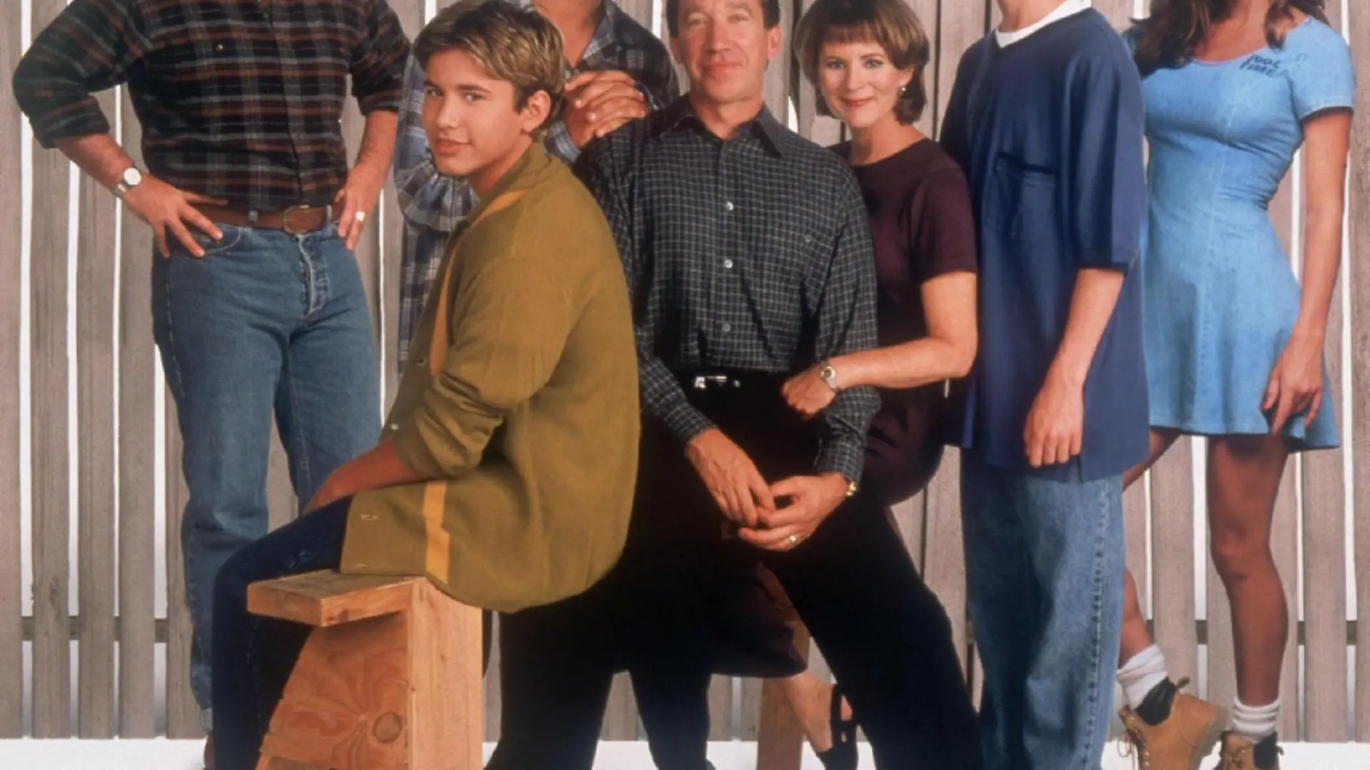 v. L.: Al (Richard Karn), Randy (Jonathan Taylor Thomas, v.), Bradley (Zachery Ty Bryan), Tim (Tim Allen, v.), Wilson (Earl Hindman), Jill Taylor (Patricia Richardson), Mark (Taran Noah Smith) und Heidi (Debbe Dunning).
