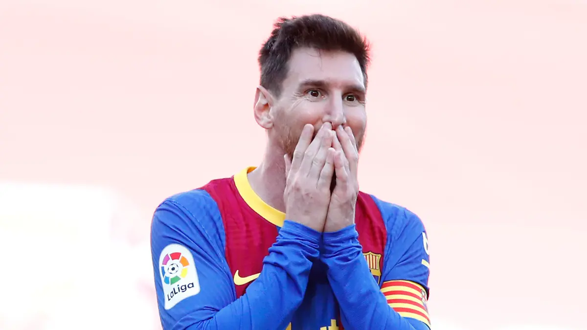 ARCHIV - 08.05.2021, Spanien, Barcelona: Fußball: Primera División, Spanien, FC Barcelona - Atletico Madrid, 35. Spieltag im Camp Nou. Barcelonas Lionel Messi reagiert auf eine verpasste Torchance. (zu dpa «Keine offizielle Bekanntgabe über neuen Messi-Vertrag») Foto: Joan Monfort/AP/dpa +++ dpa-Bildfunk +++
