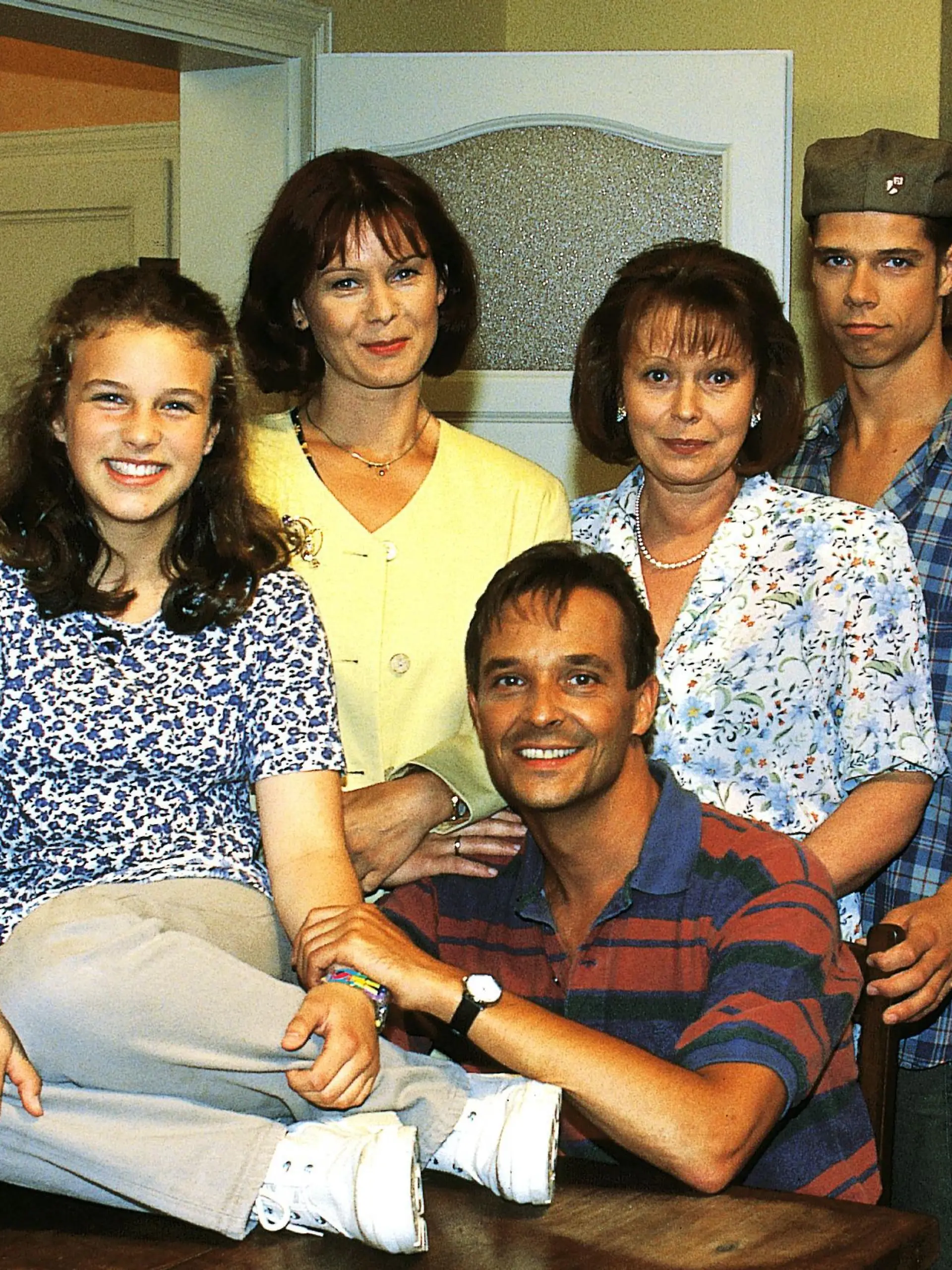 v.l. Margot (Christiane Maybach), Anna (Janis Rattenni), Irene (Petra Blossey), Wolfgang (Holger Franke), Sophie (Karin Schröder), Till (Stephen Dürr) und Chris (Oliver Bootz).