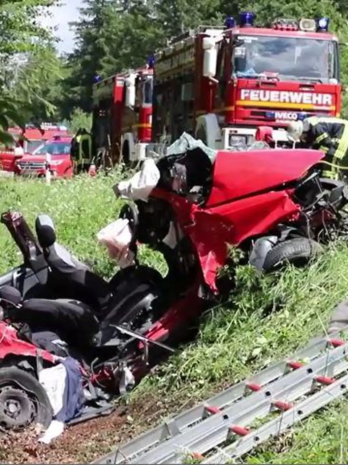Drei junge Männer sterben bei Zusammenprall zweier Autos