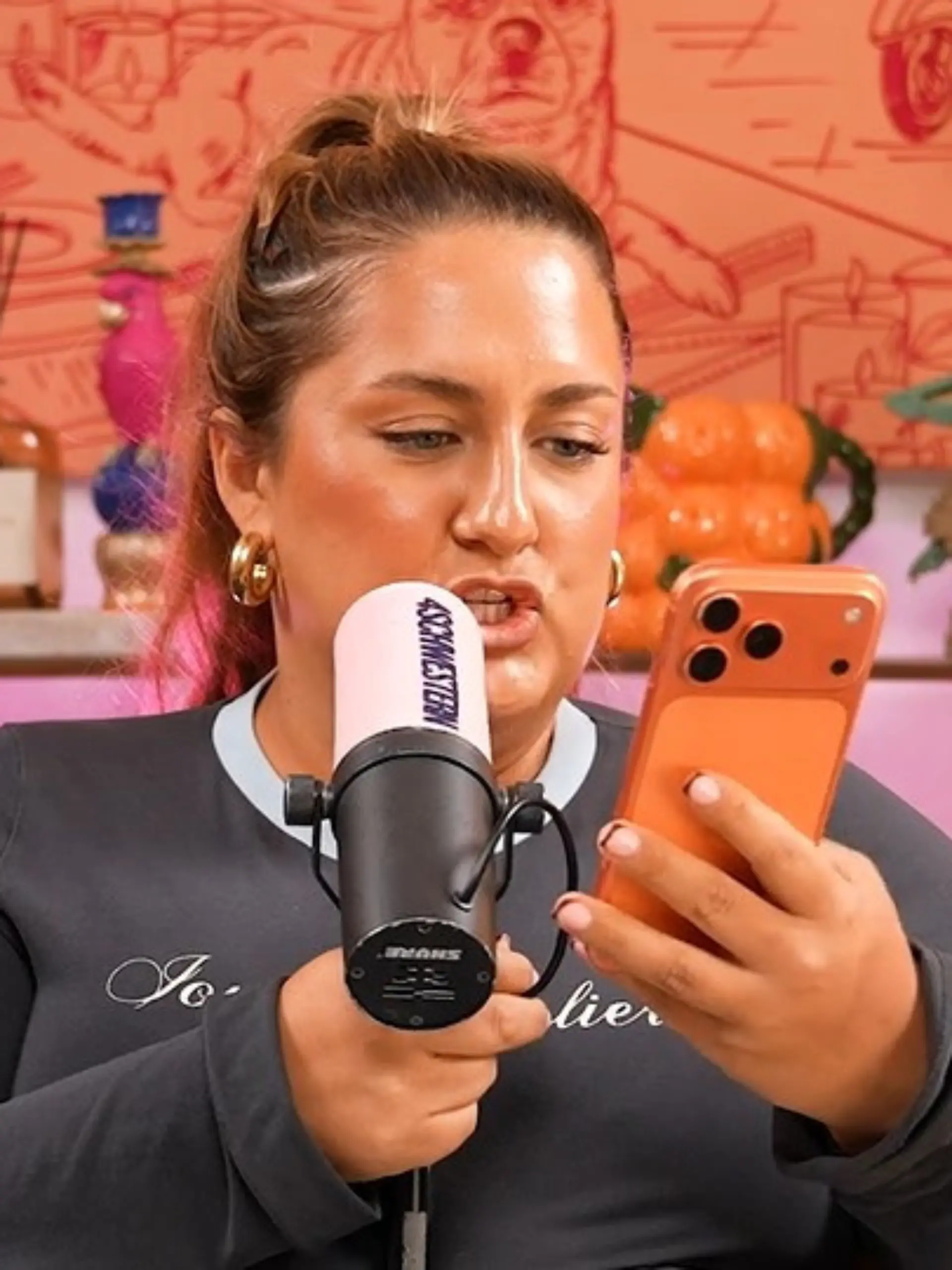 Bild zu: "„Mach mal OnlyFans!“ selfiesandra schießt nach Ekel-Anfragen gegen alte Männer"