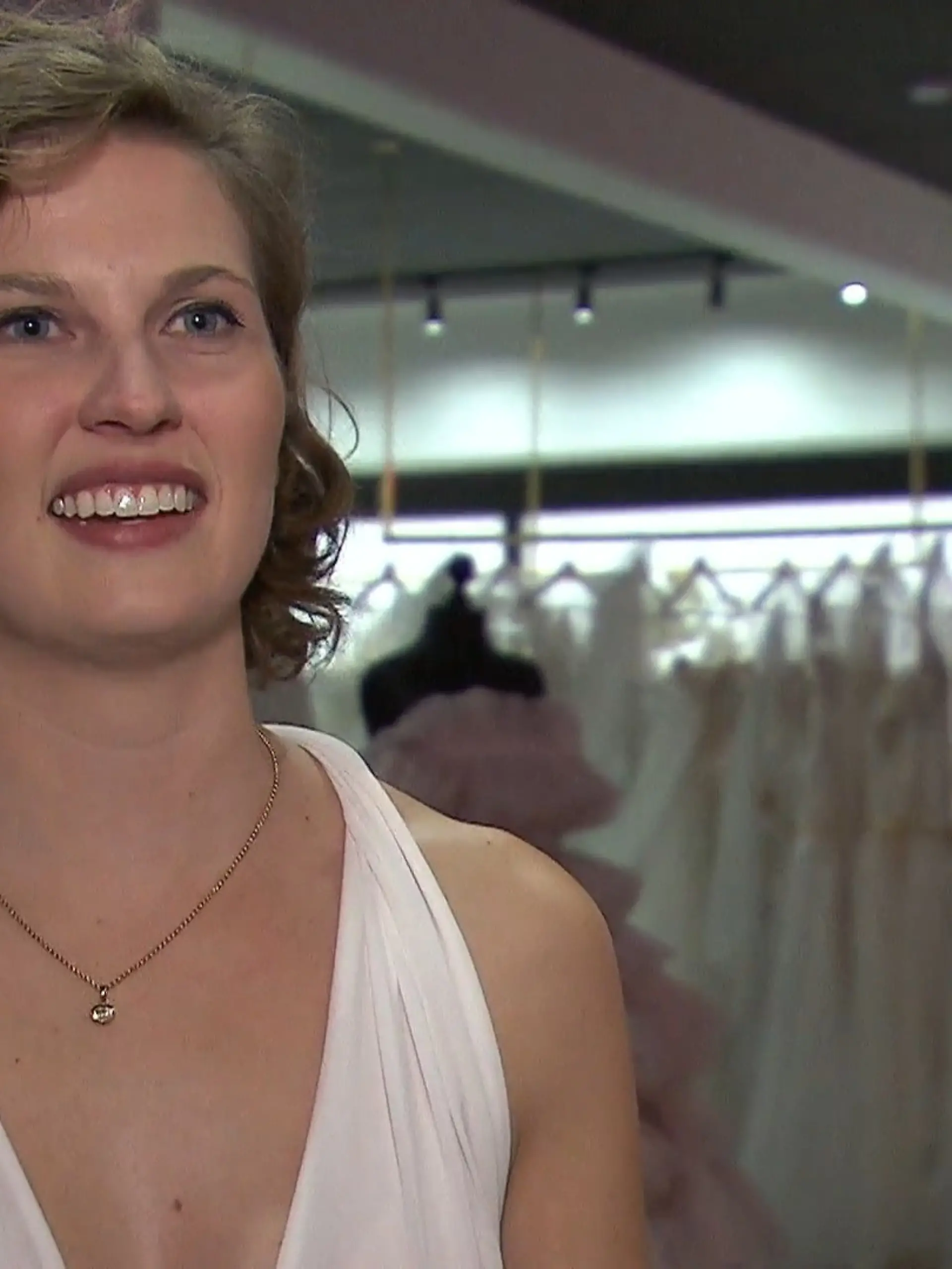 Bild zu: "Flasht das Wickelkleid Braut Anna?"