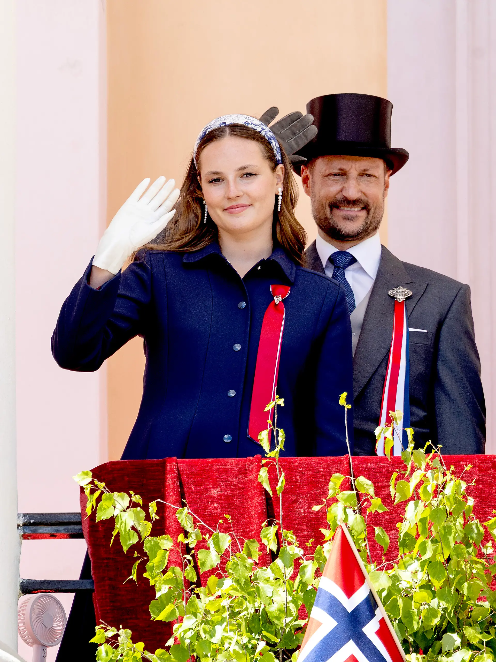 Kronprinzessin Ingrid Alexandra steht nun, nachdem ihr Großvater König Harald gestorben ist und ihr Vater König Haakon auf dem Thron sitzt, auf Platz eins der norwegischen Thronfolge.