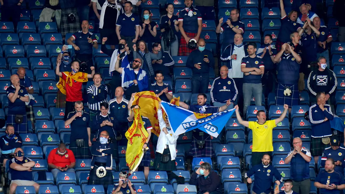 Croatia v Scotland - UEFA EURO, EM, Europameisterschaft,Fussball 2020 - Group D - Hampden Park Scotland fans in the stands before the UEFA Euro 2020 Group D match at Hampden Park, Glasgow. Picture date: Tuesday June 22, 2021. Use subject to restrictions. Editorial use only, no commercial use without prior consent from rights holder. PUBLICATIONxINxGERxSUIxAUTxONLY Copyright: xJanexBarlowx 60514744 