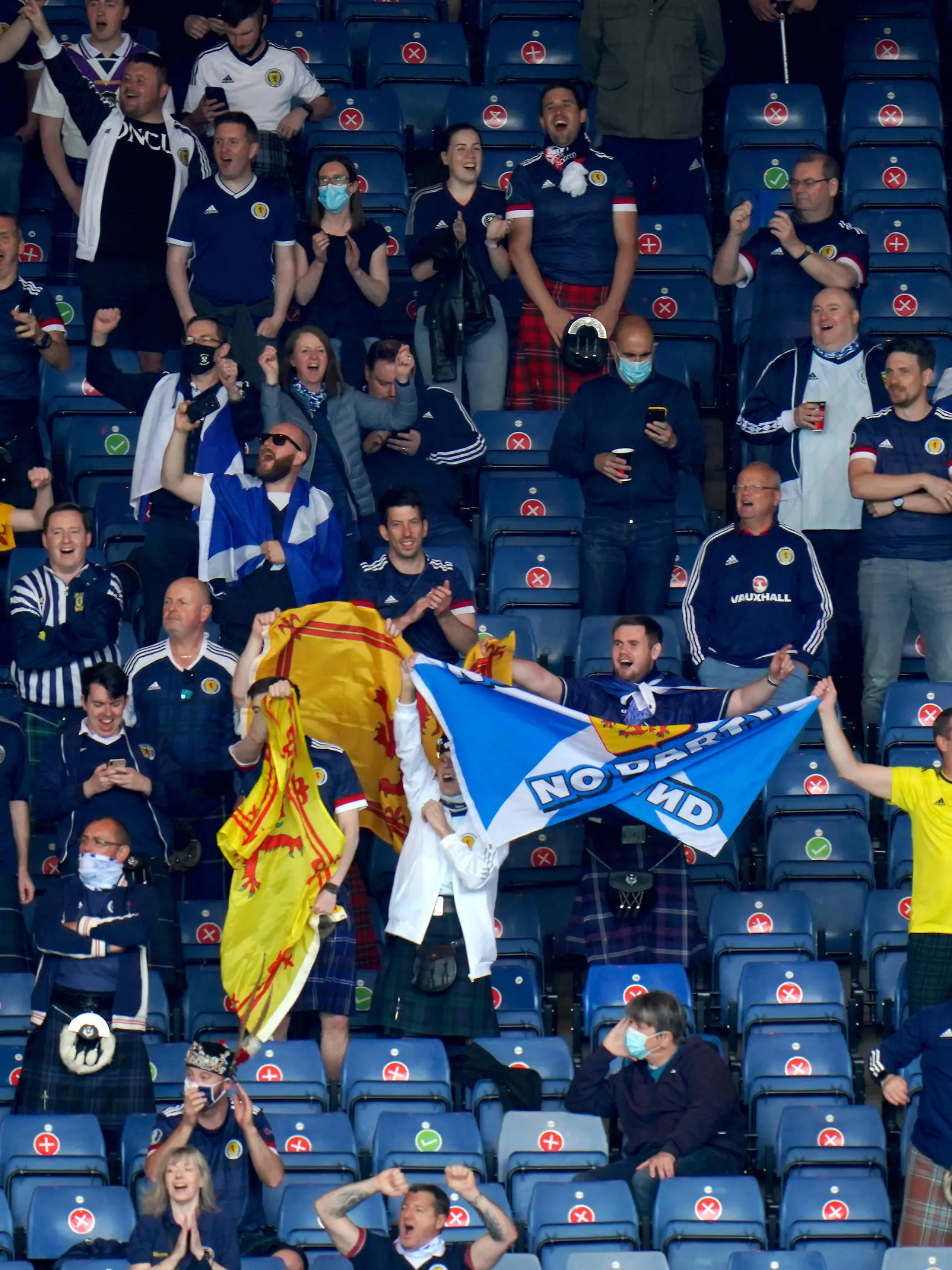 Croatia v Scotland - UEFA EURO, EM, Europameisterschaft,Fussball 2020 - Group D - Hampden Park Scotland fans in the stands before the UEFA Euro 2020 Group D match at Hampden Park, Glasgow. Picture date: Tuesday June 22, 2021. Use subject to restrictions. Editorial use only, no commercial use without prior consent from rights holder. PUBLICATIONxINxGERxSUIxAUTxONLY Copyright: xJanexBarlowx 60514744 