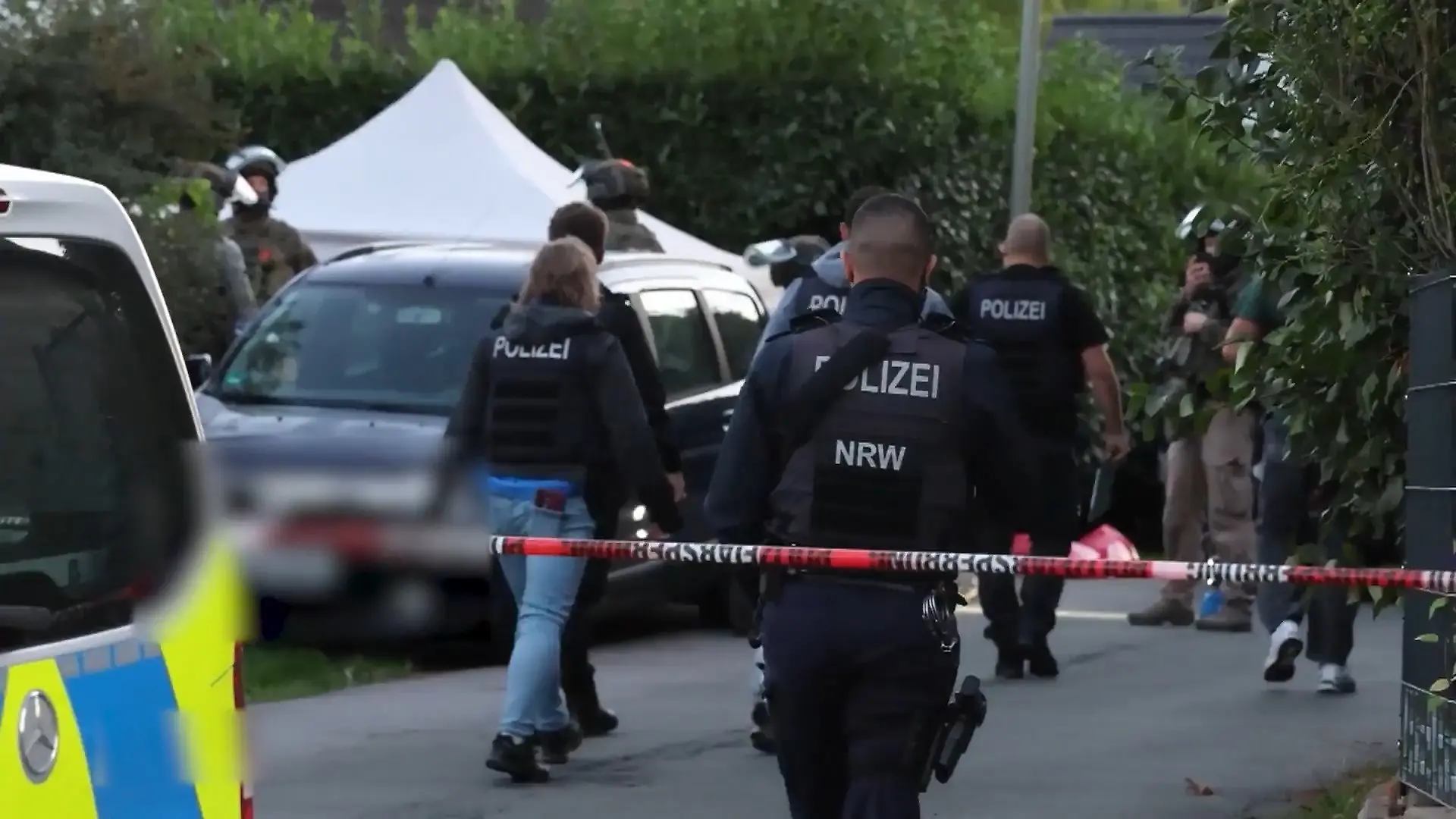 61-Jähriger nach mutmaßlicher Axt-Attacke in Lebensgefahr SEK nimmt Nachbarn fest