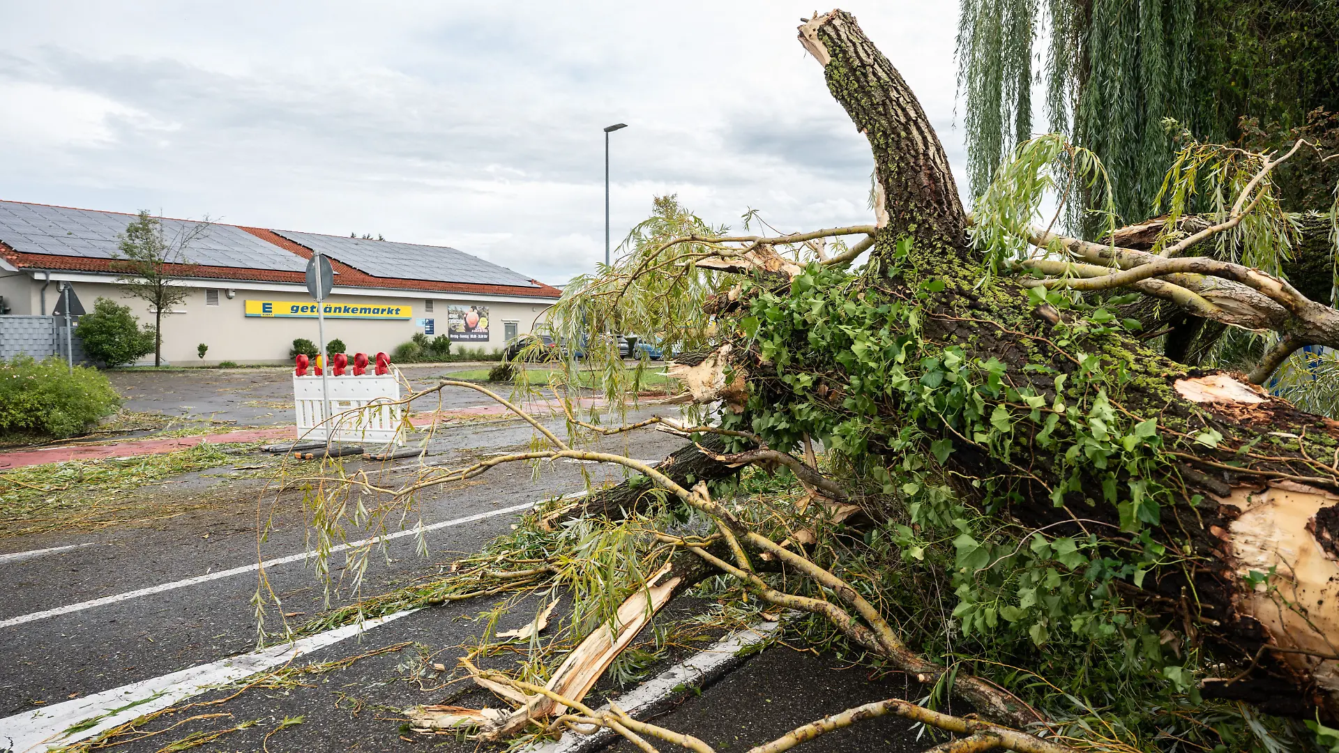 Schwere Unwetter treffen Baden-Württemberg.