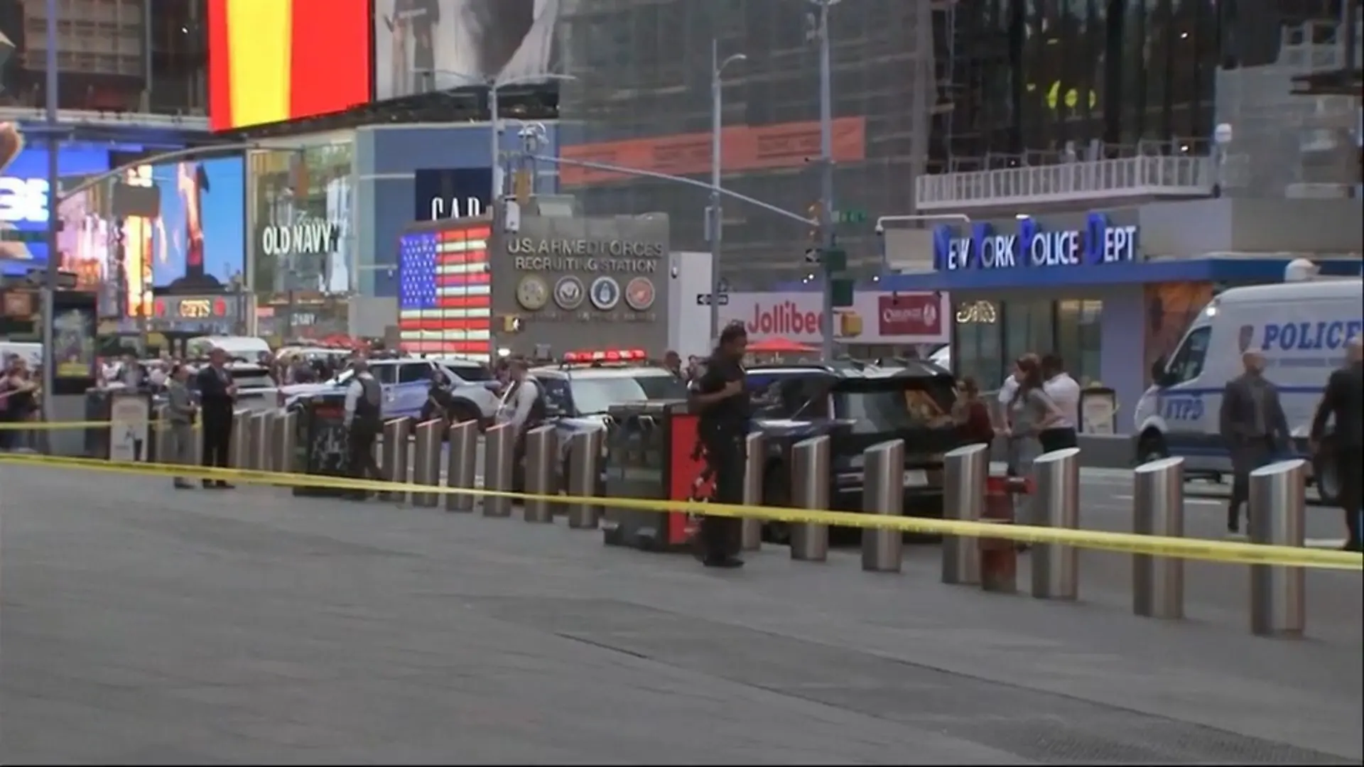 Blutbad am Times Square – Frau verletzt Passanten tödlich Messer-Horror mitten in New York