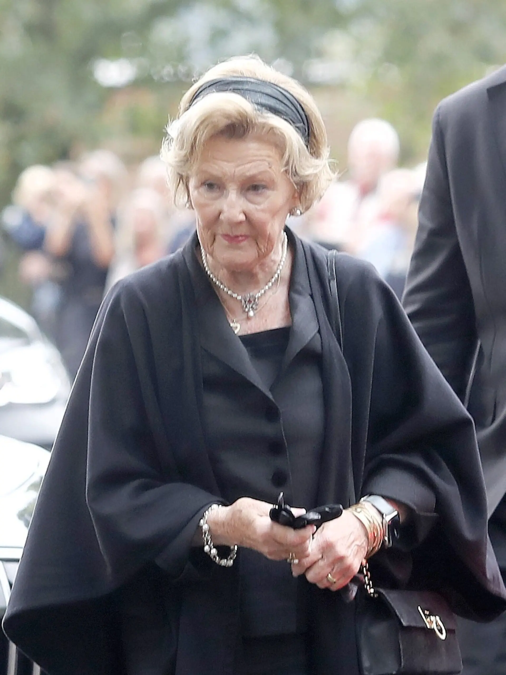 Norwegische Royals kommen zur Trauerfeier in der Kirche von Asker.