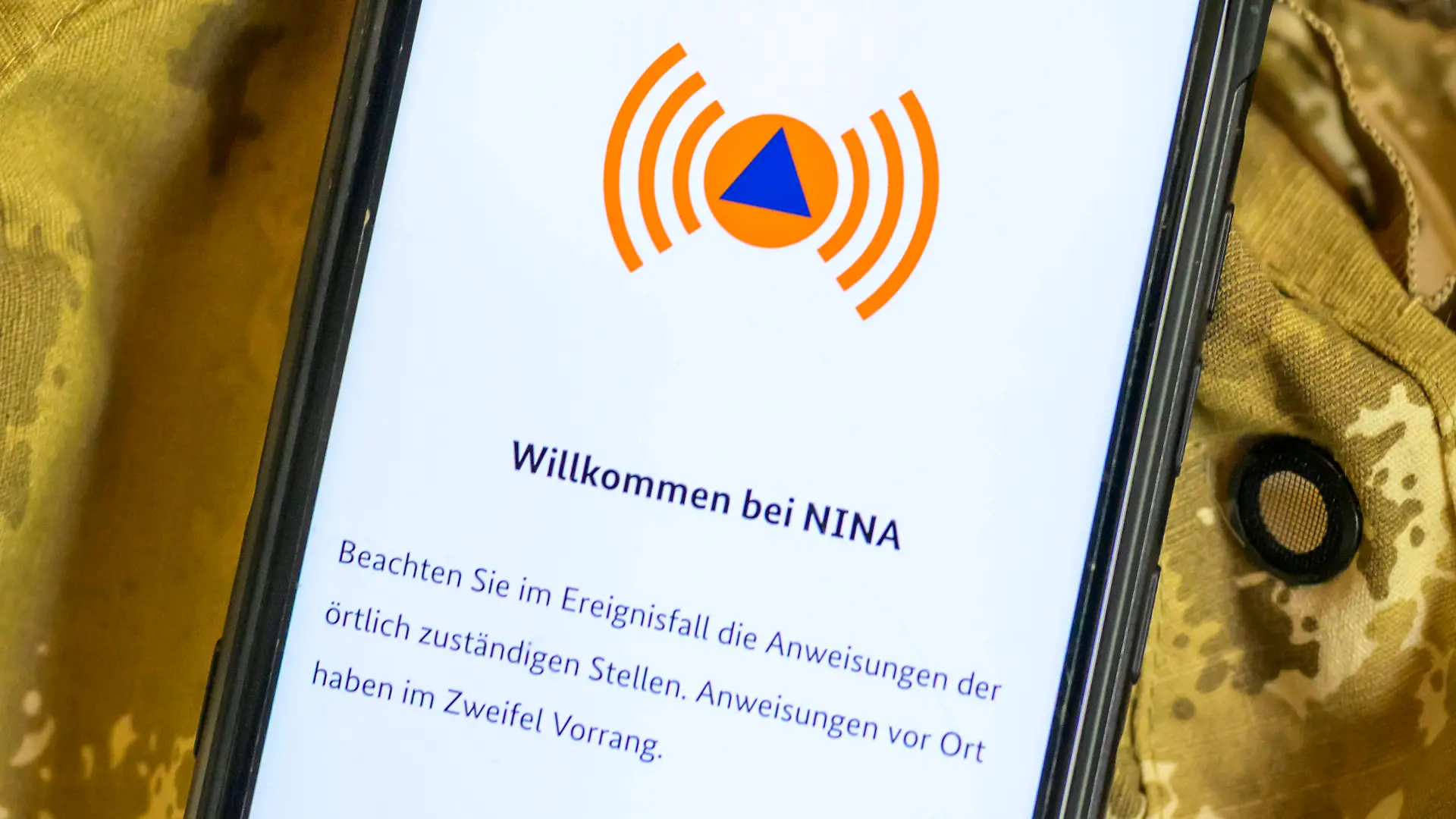 GER, Berlin, Warntag, Bundesweiter Warntag am 12.09.2024, - Symbolfoto, Sirene, Handy, App, Nina, BBK, Bundesamt fuer Be
