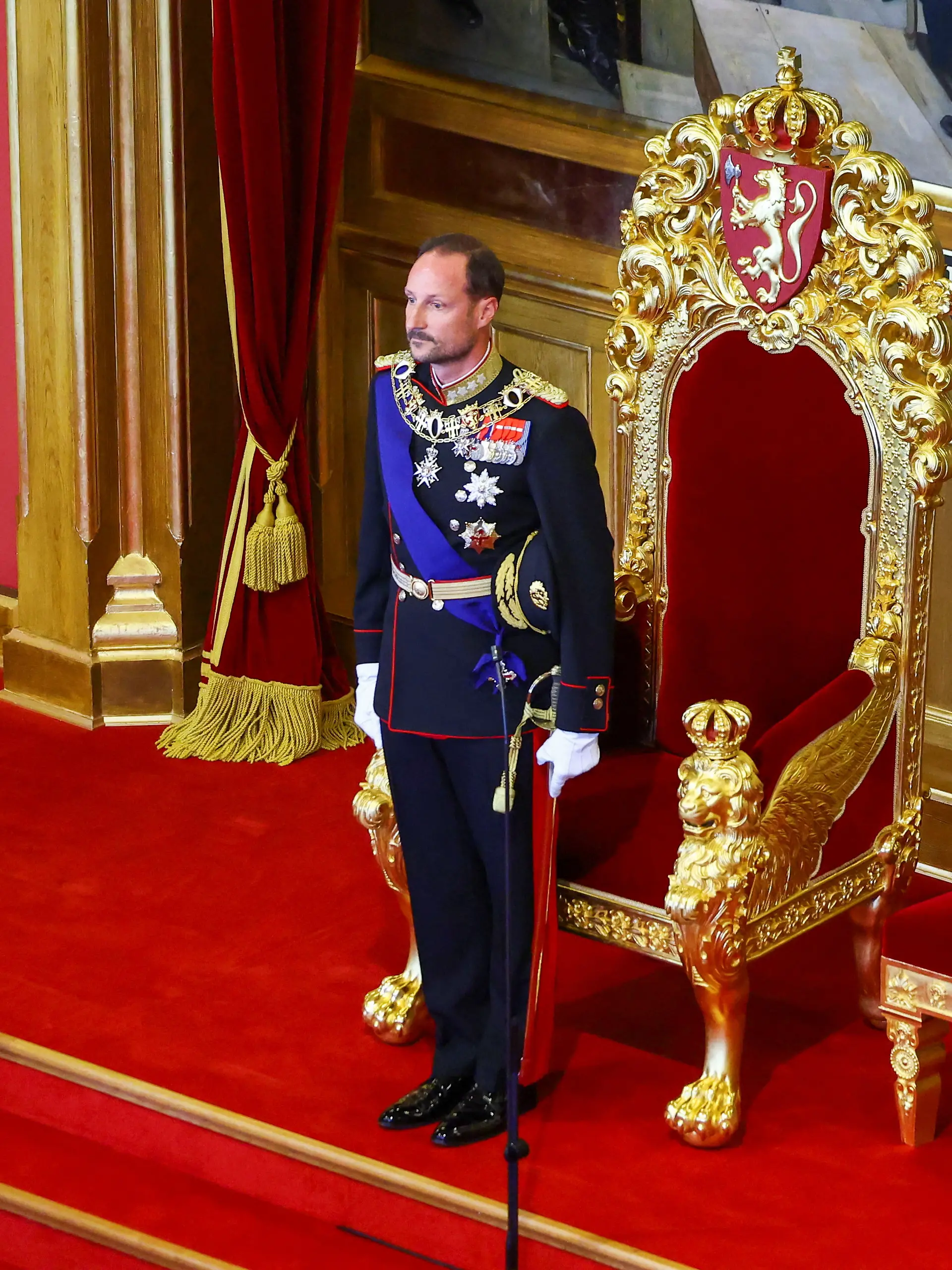 König Haakon legt in Oslo seinen Eid ab.