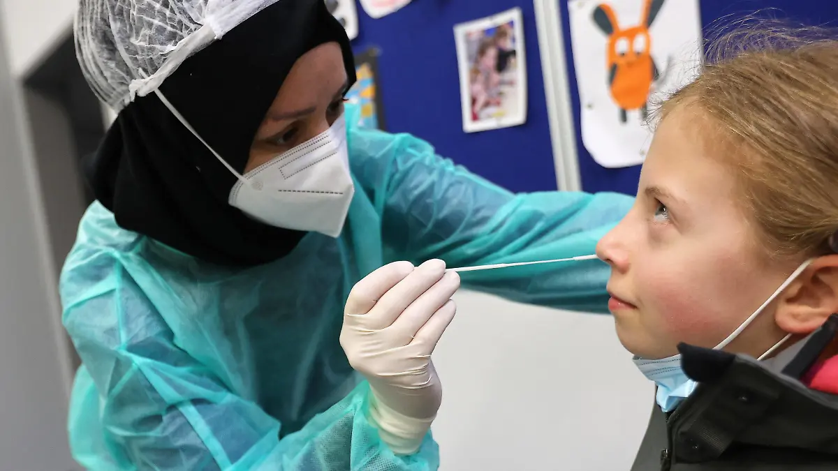 Neuwied Rheinland-Pfalz: Erste Corona-Test an Schulen, Carmen-Sylva-Schule Realschule Plus Neuwied-Niederbieber, *** Neuwied Rhineland-Palatinate First Corona Test at schools, Carmen Sylva Schule Realschule Plus Neuwied Niederbieber, Copyright: xJoergxNiebergall/Eibner-Pressefotox EP_JNL