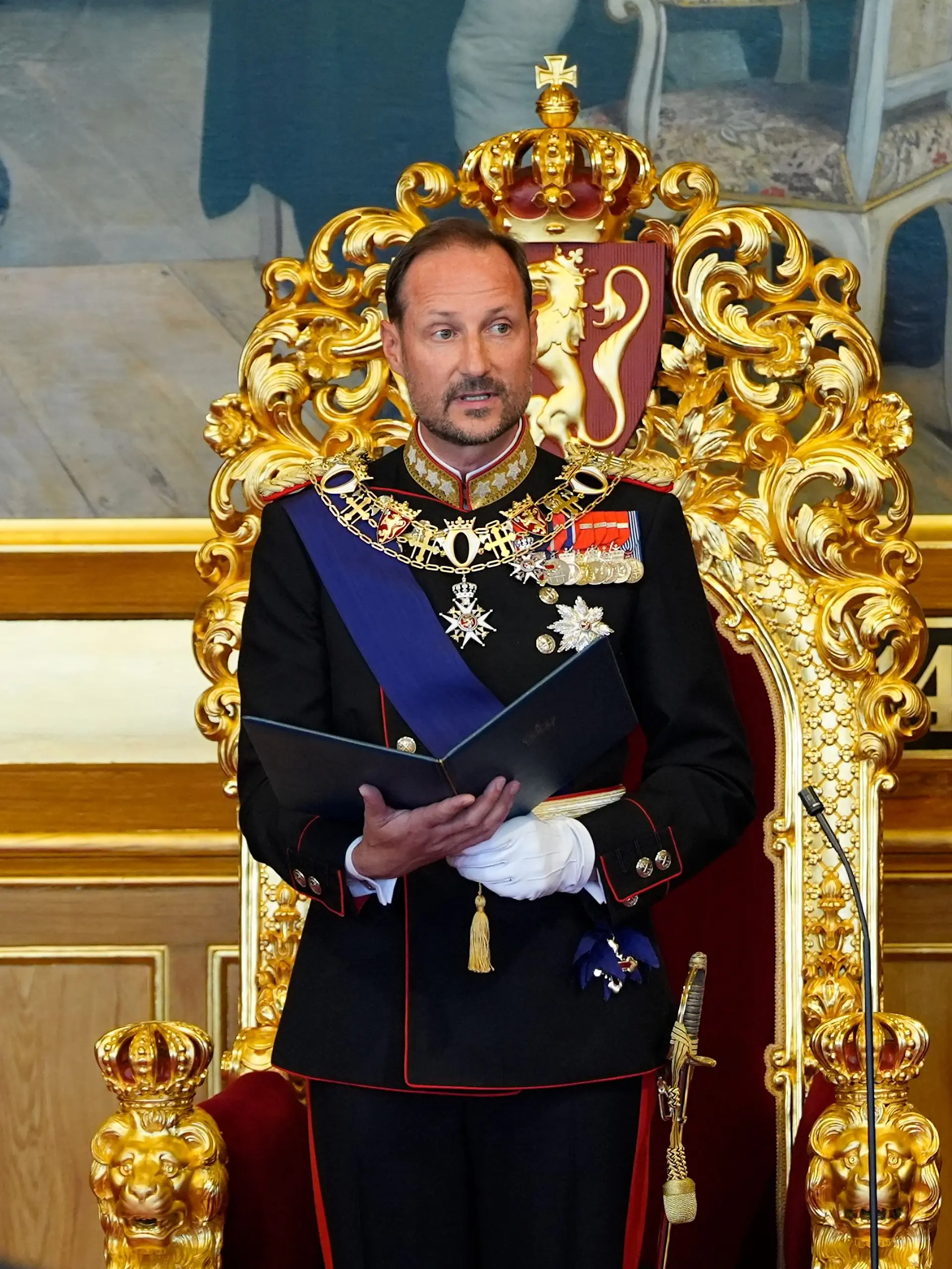 König Haakon legt in Oslo seinen Eid ab.