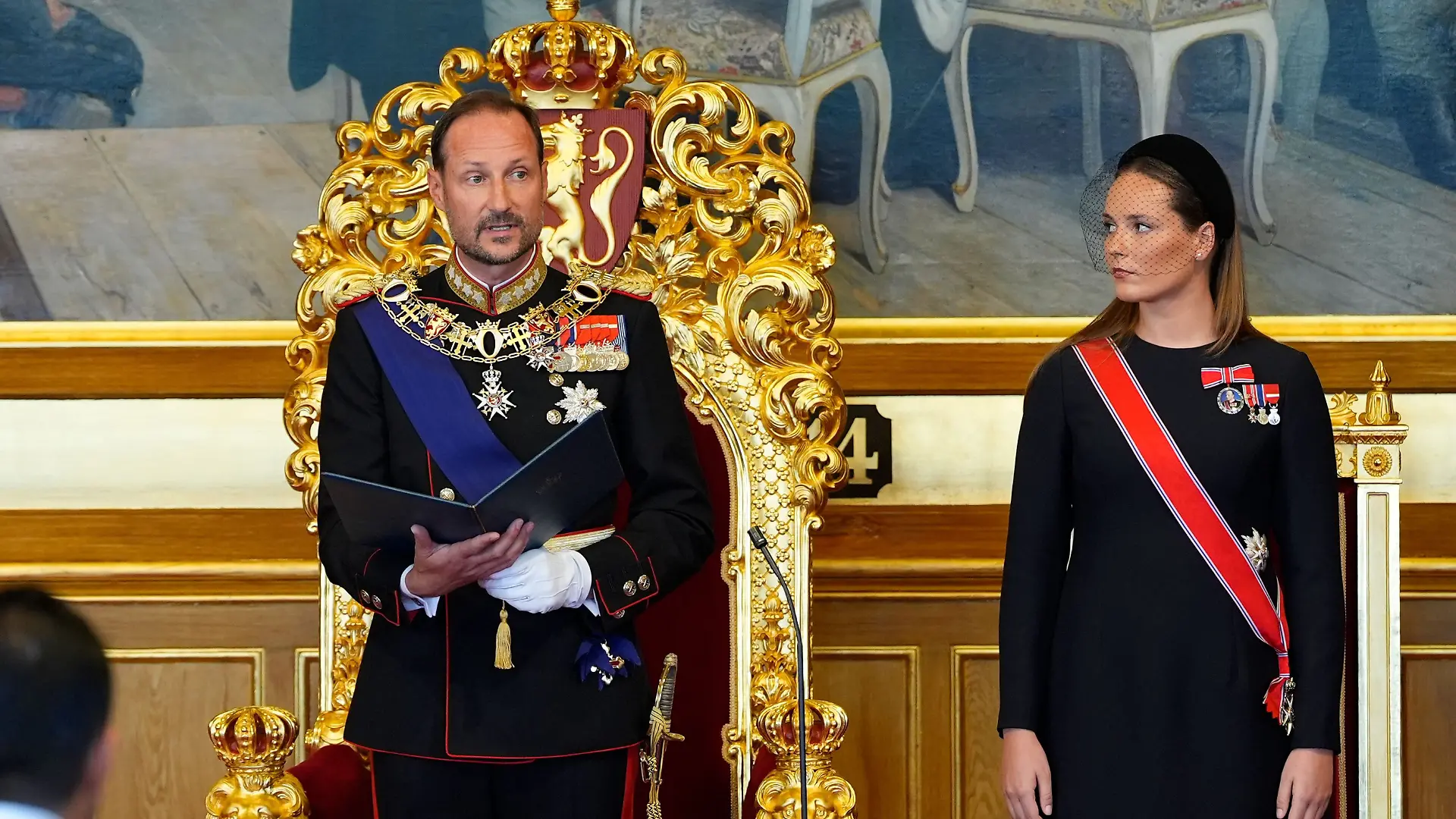 Haakon legt seinen Eid ab – doch ausgerechnet Mette-Marit fehlt Norwegen feiert seinen neuen König!