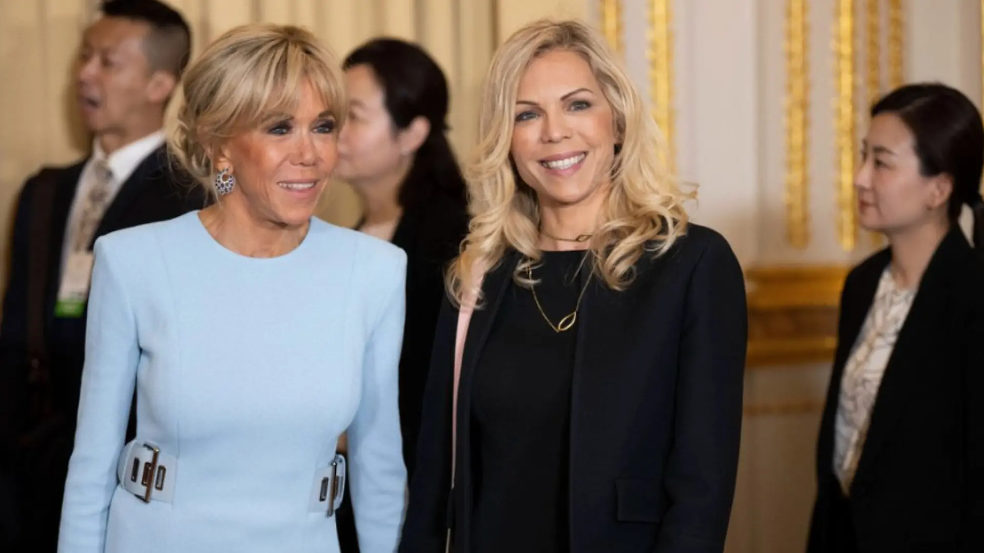 Tiphaine Auzière (re.) ist die jüngste Tochter von Brigitte Macron und stammt aus ihrer ersten Ehe.