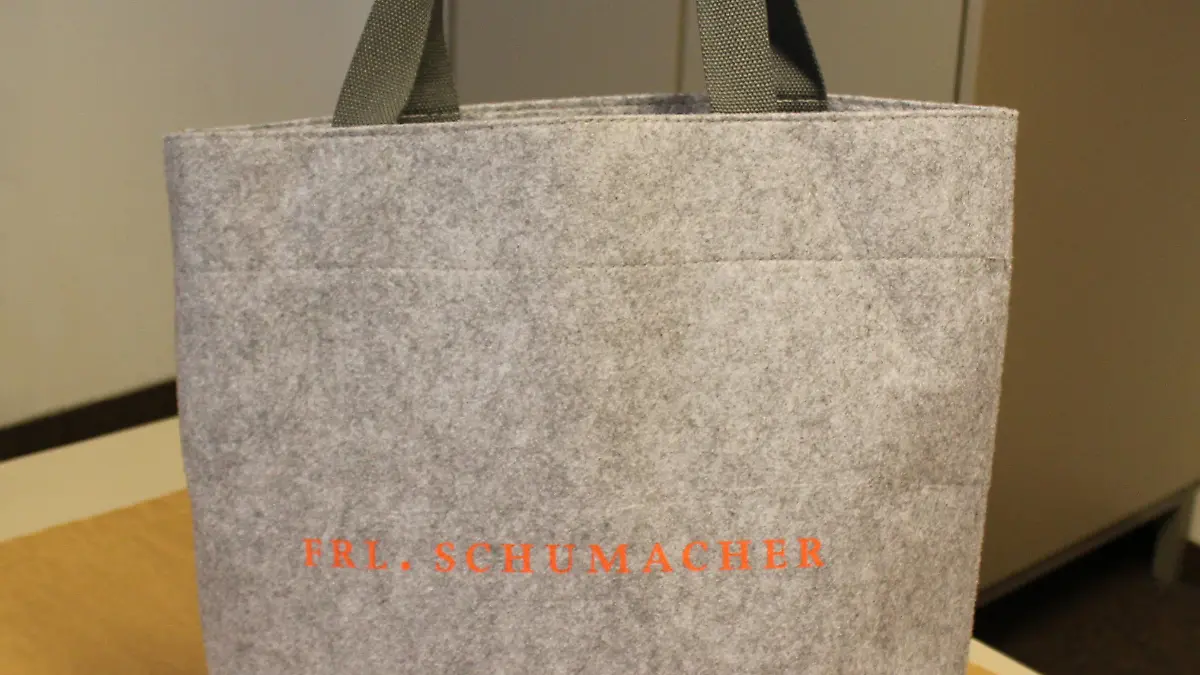 Auch diese Tasche hat der Täter bei seiner Flucht vergessen.