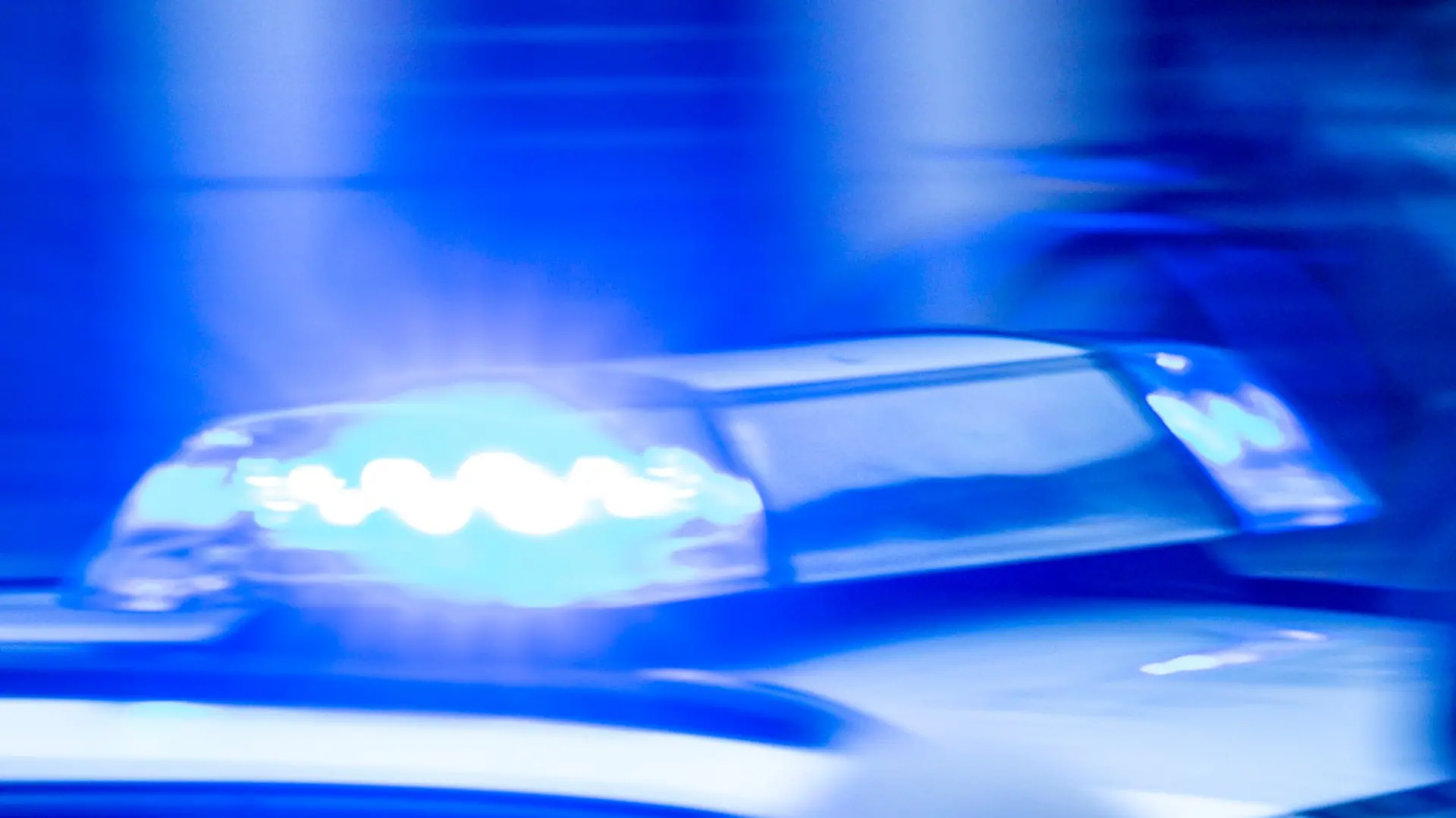 Eine Verfolgungsfahrt endet auf dem Feldweg - ein 18-Jähriger wird festgenommen. (Symbolbild)