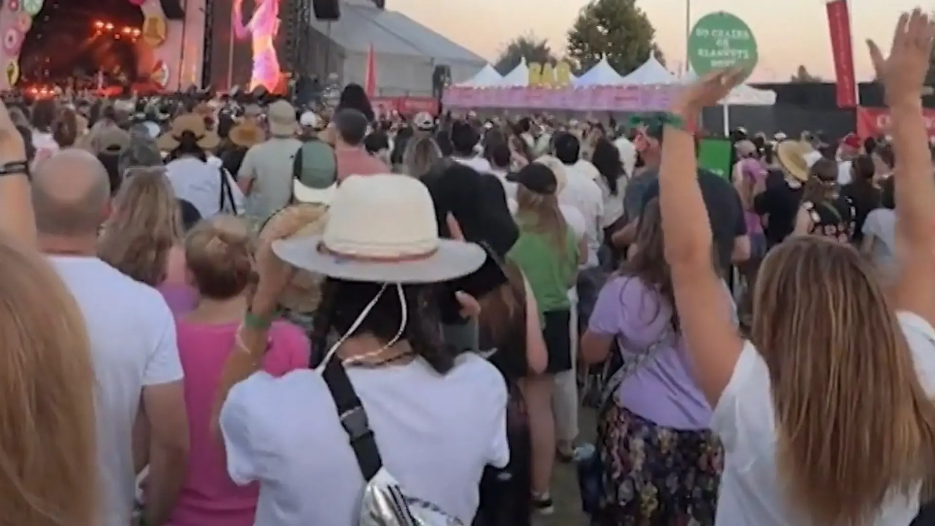 Mitten in der Menge! Dieser „Harry Potter"-Superstar verzaubert Fans auf Festival „Die Königin höchstpersönlich"