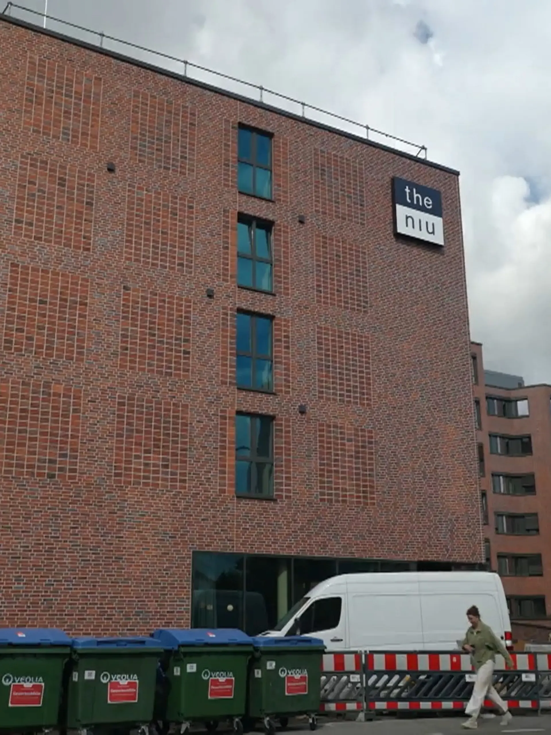Bild zu: "Hamburger Design-Hotel wird zu Flüchtlingsunterkunft"