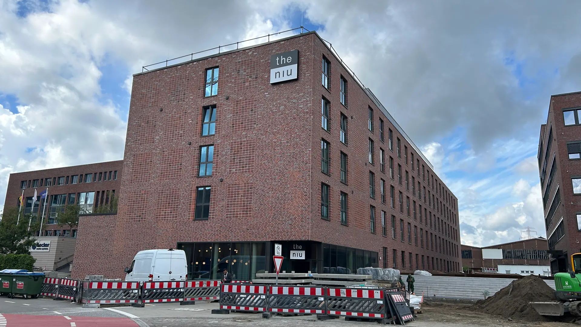 Bild zu: "Neues Design-Hotel wird plötzlich zur Unterkunft für Geflüchtete"