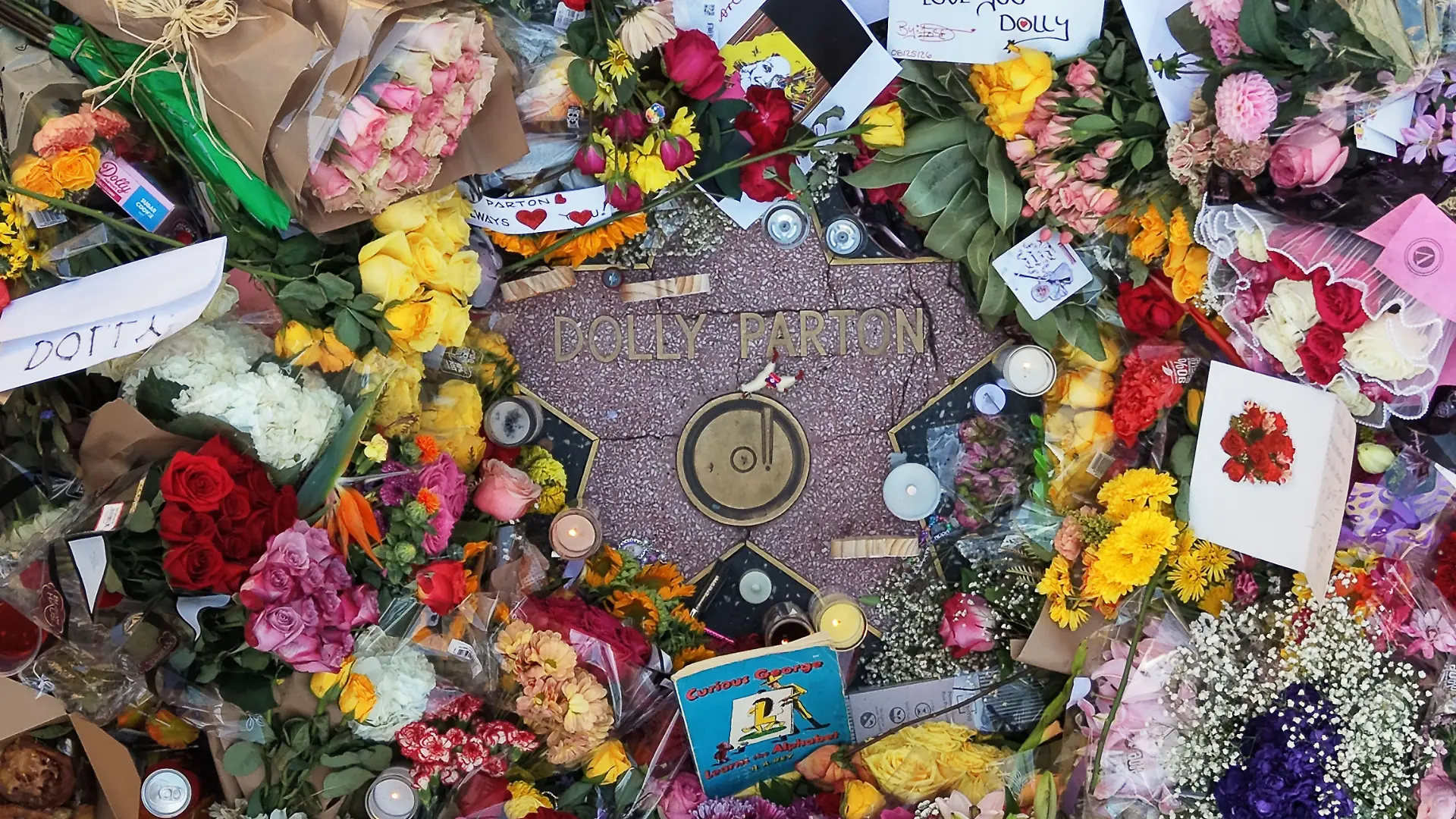 Der Stern von Dolly Parton auf dem Walk of Fame. 