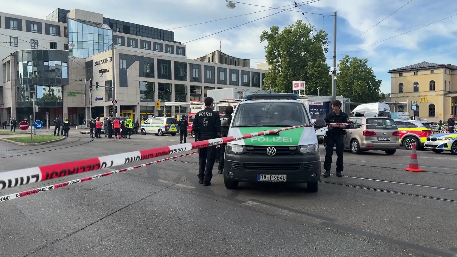 Nach der Explosion ist der Augsburger Hauptbahnhof komplett gesperrt und geräumt worden.