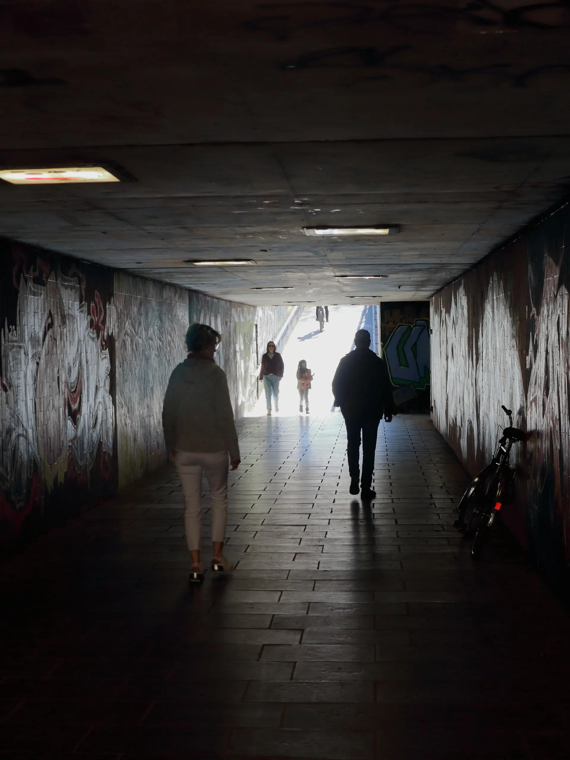 Tunnel mit Fußgänger