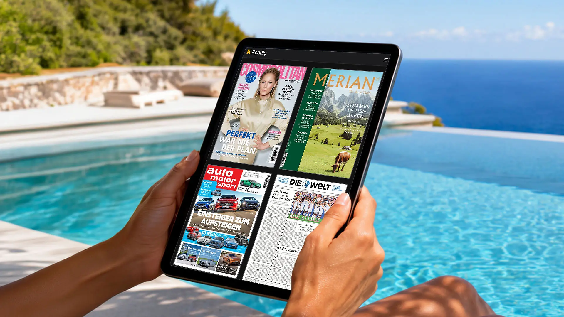 Verschiedene Magazine auf einem Tablet vor einem Pool