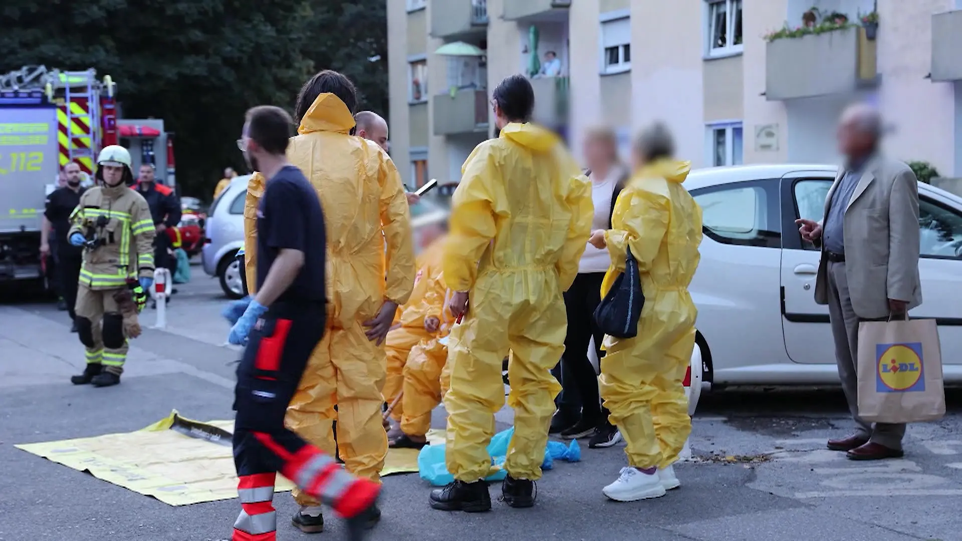 Asbest-Alarm in Leverkusen! 45 Bewohner müssen Haus sofort verlassn Hochgiftiger Staub freigesetzt