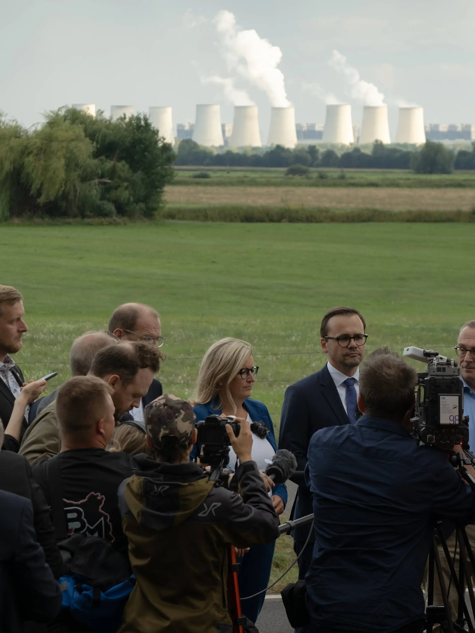 September 1, 2026, Turnow Preilack, Germany: Brandenburg officials speak to the media near the site where improvised rockets reportedly struck a power substation. A power plant is seen in the background. Authorities are investigating the incident. Brandenburgs economy minister Martina Klement and Interior Minister Dr. Jan Redmann Turnow Preilack Germany PUBLICATIONxINxGERxSUIxAUTxONLY - ZUMAs319 20260901_znp_s319_023 Copyright: xGabyxSchuetzex