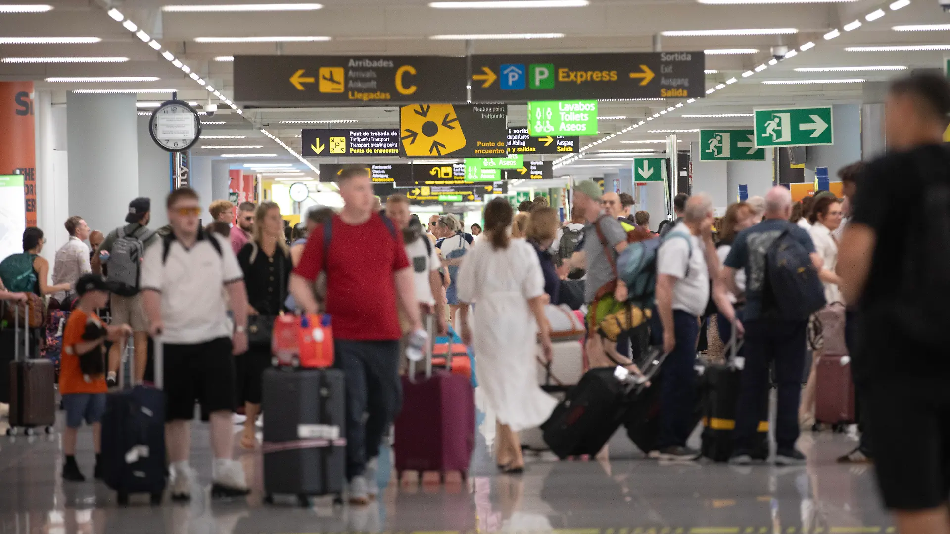 Am Flughafen Palma de Mallorca soll eine Passagierin nach einem Streit um den Residentenrabatt auf eine Airline-Mitarbeiterin eingeschlagen haben. (Archivbild)