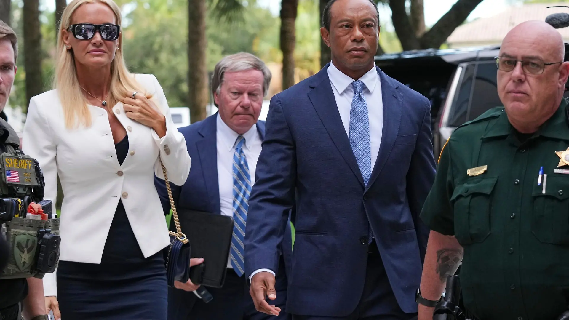 Tiger Woods erscheint vor Gericht.