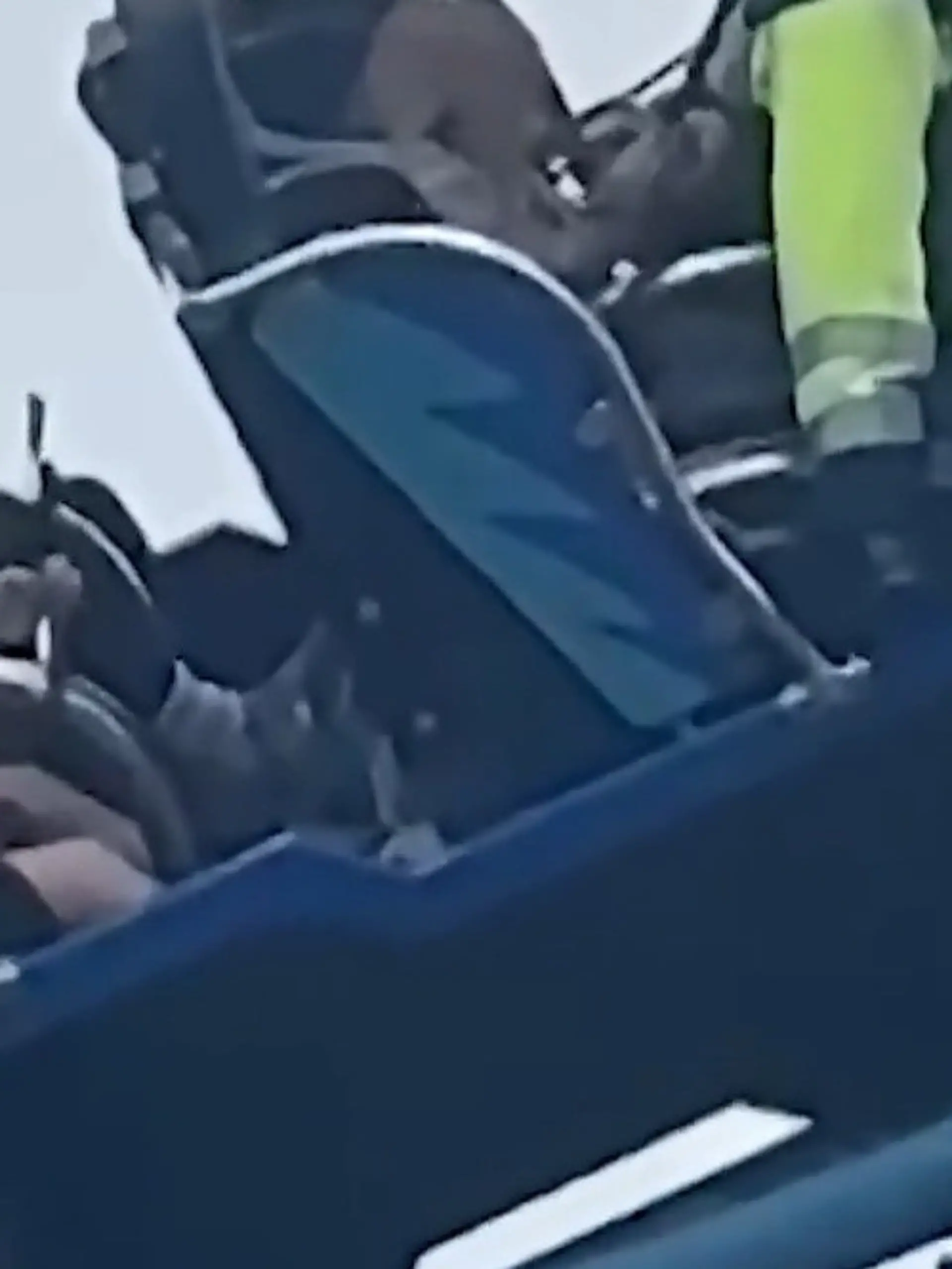 Bild zu: "Achterbahn-Albtraum! 27 Fahrgäste sitzen stundenlang in schwindelerregender Höhe fest"