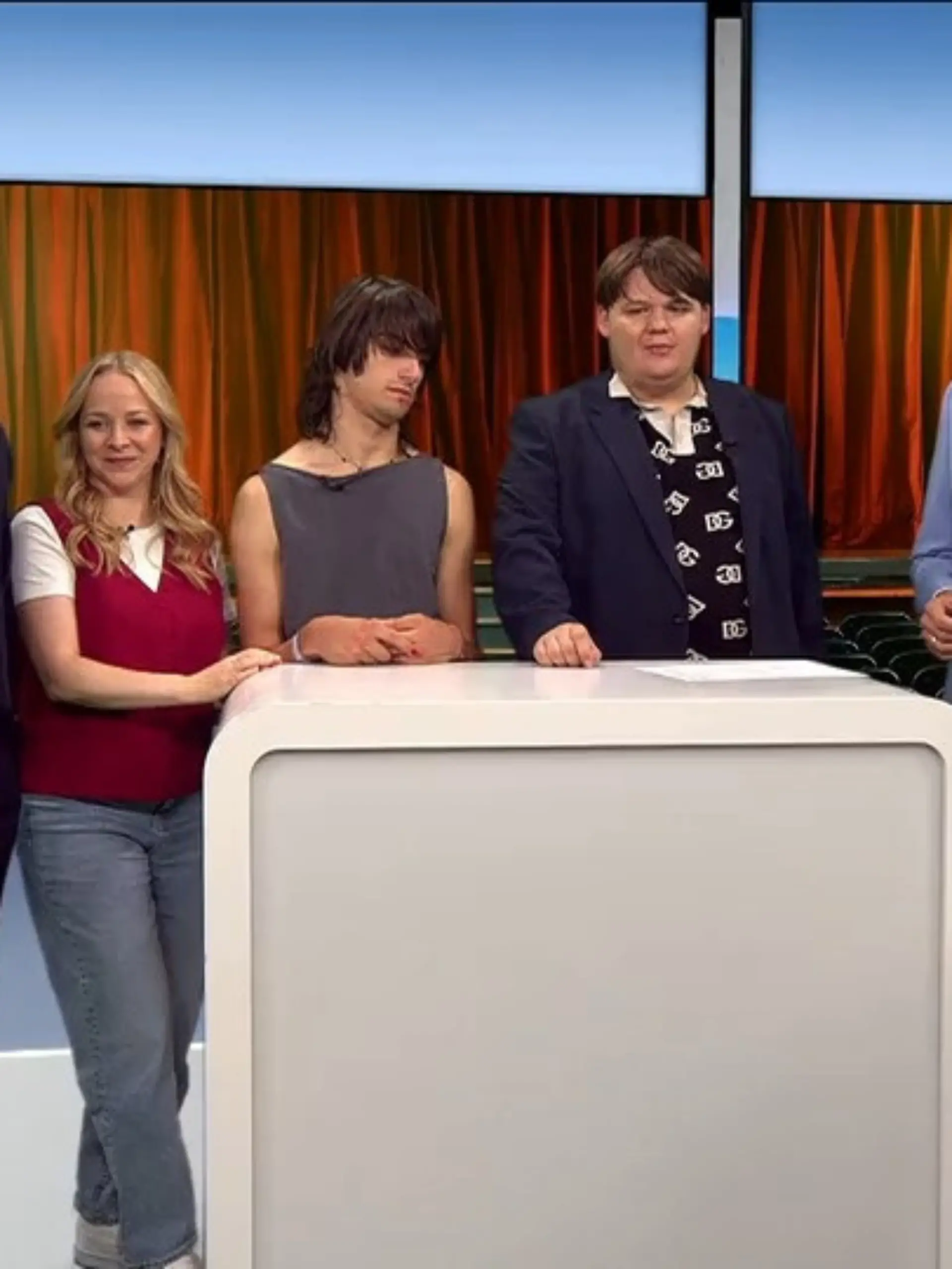 Bild zu: "Jasmin Schwiers, Max von der Groeben, Linn Bade und Timon Heinzl im Interview"