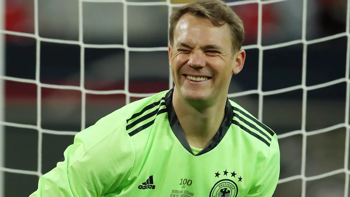 Torwart Manuel Neuer lachend / Aktion / Oberkoerper Oberkörper / / Fußball Fussball / Testspiel Länderspiel Nationalmannschaft DFB Herren / Saison 2020/2021 / 07.06.2021 / Deutschland GER vs. Lettland LAT Latvia / Geisterspiel wegen Corona Covid 19 / DFL regulations prohibit any use of photographs as image sequences and/or quasi-video. / *** Goalkeeper Manuel Neuer laughing action upper body upper body sport soccer football test match international match national team DFB men season 2020 2021 07 06 2021 Germany GER vs Latvia LAT Latvia Geisterspiel wegen Corona Covid 19 DFL regulations prohibit any use of photographs as image sequences and or quasi video