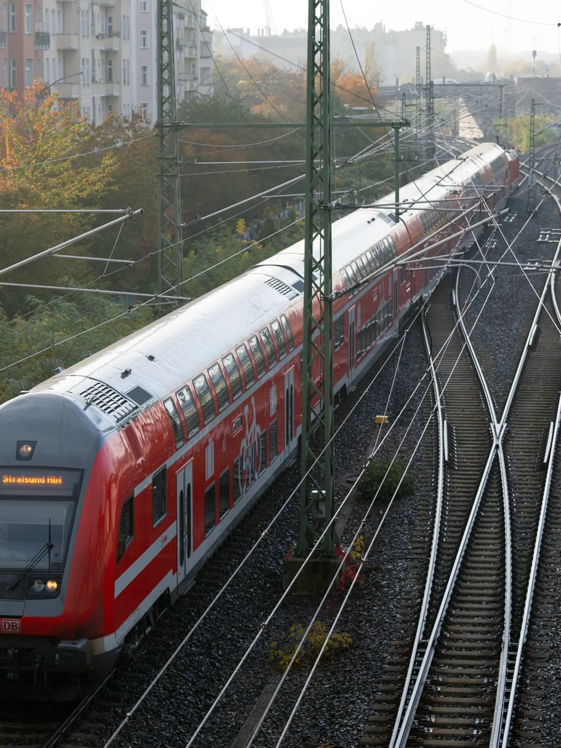 Bild zu: "Mädchen im Regionalexpress sexuell belästigt – Schüler verletzt"