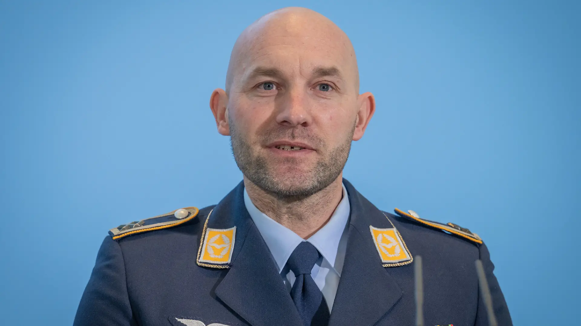 Olympiasieger Ronald Rauhe (Kanu) spricht im Bundeskanzleramt nach der Verleihung der Auszeichung „Silbernes Lorbeerblatt“ durch Sportministerin Schenderlein. +++ dpa-Bildfunk +++