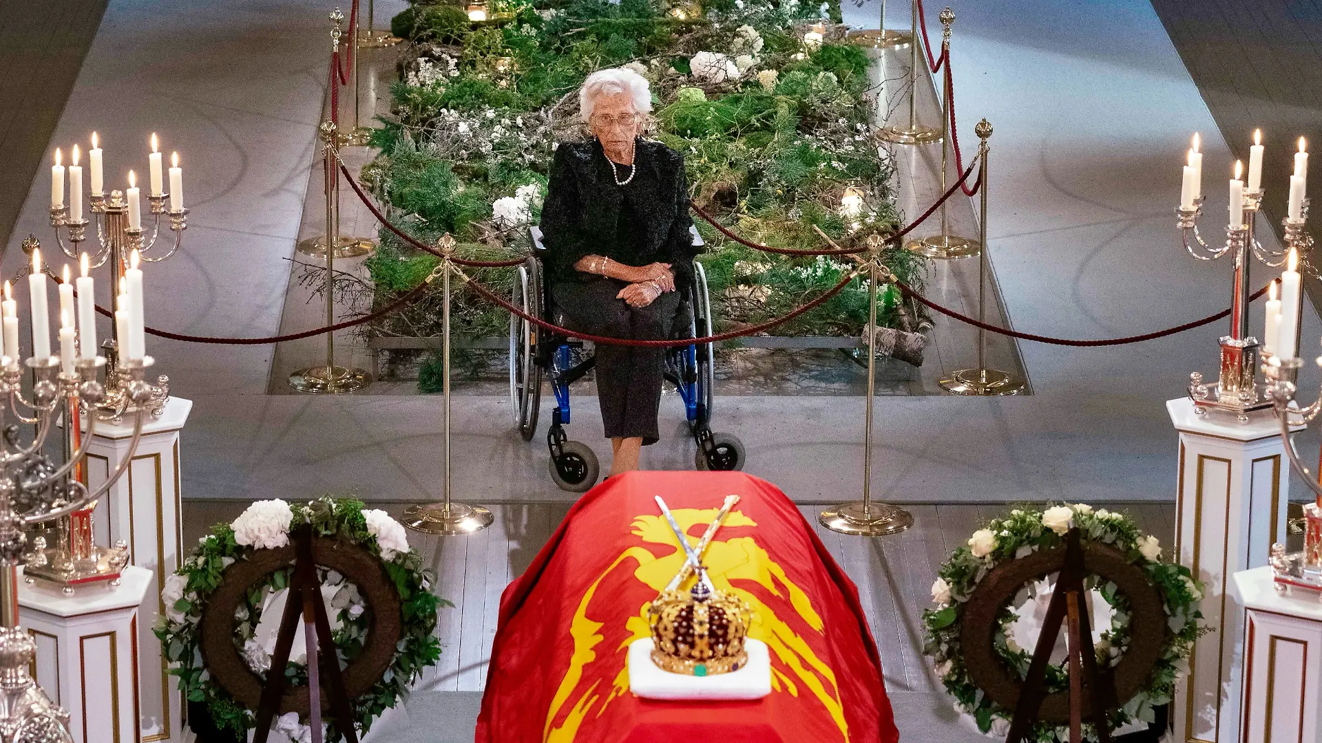 König Haralds ältere Schwester Prinzessin Astrid trauert um ihren Bruder. 