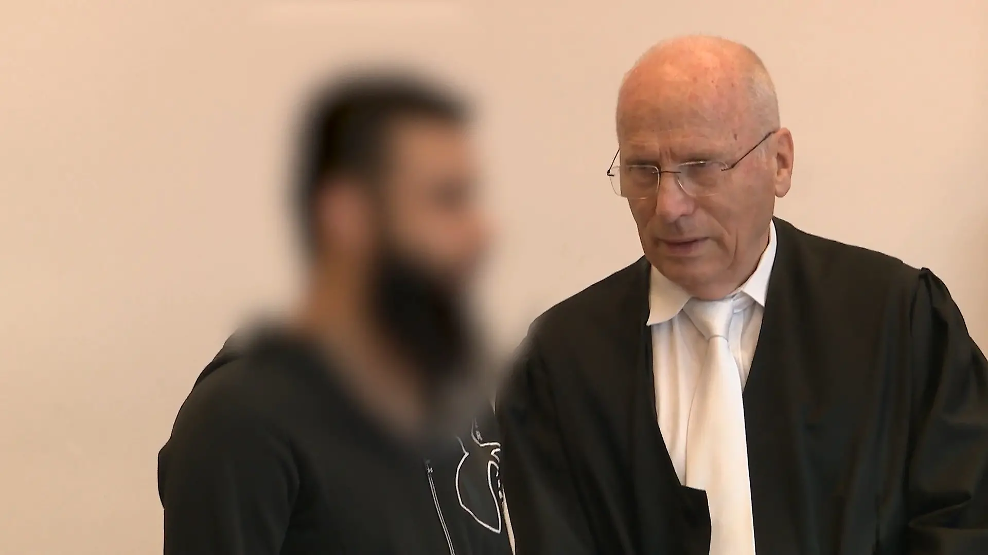 ER wollte seine schwangere Ehefrau ertränken 13 Jahre Freiheitsstrafe!