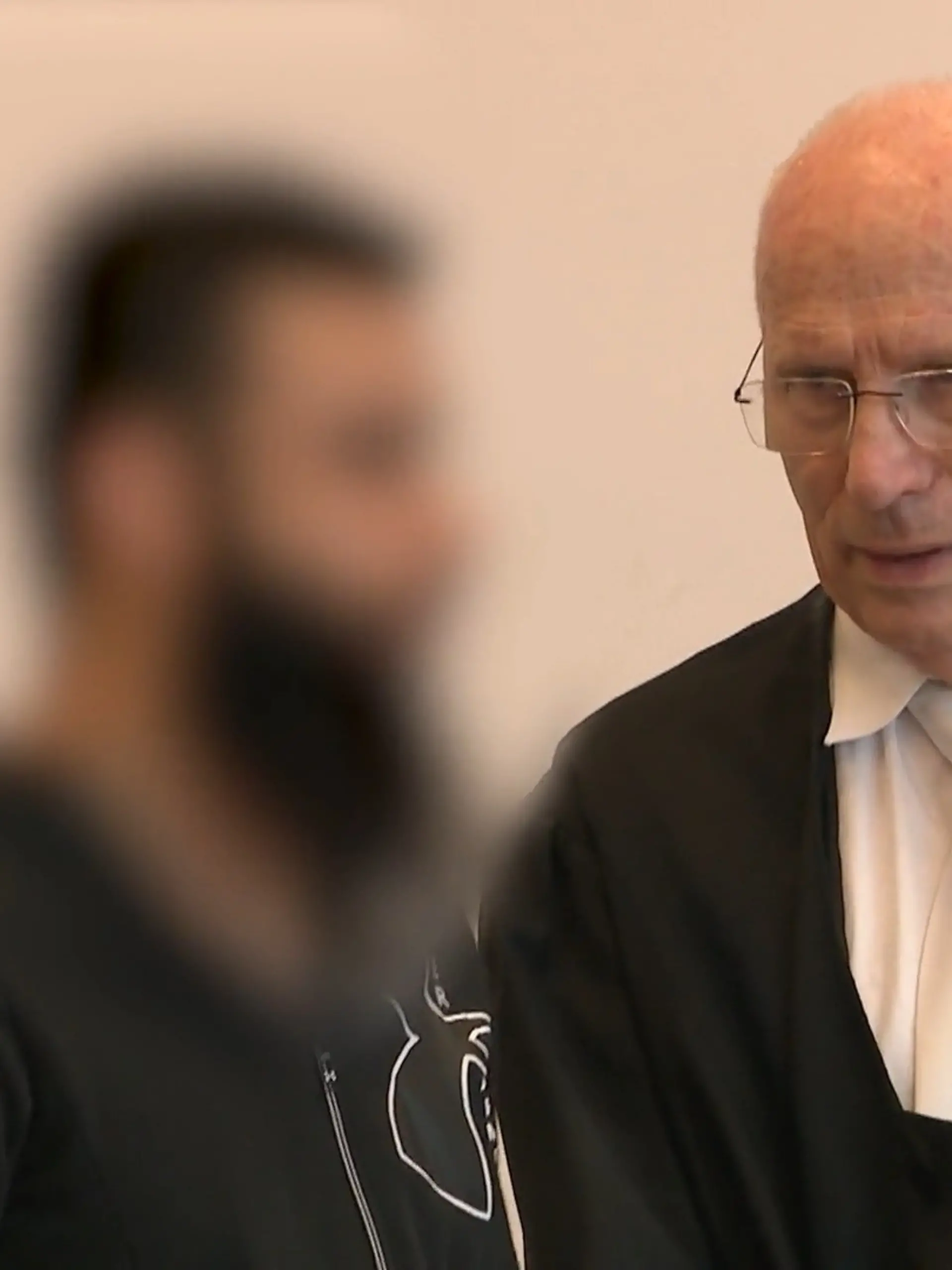 Bild zu: "ER wollte seine schwangere Ehefrau ertränken"