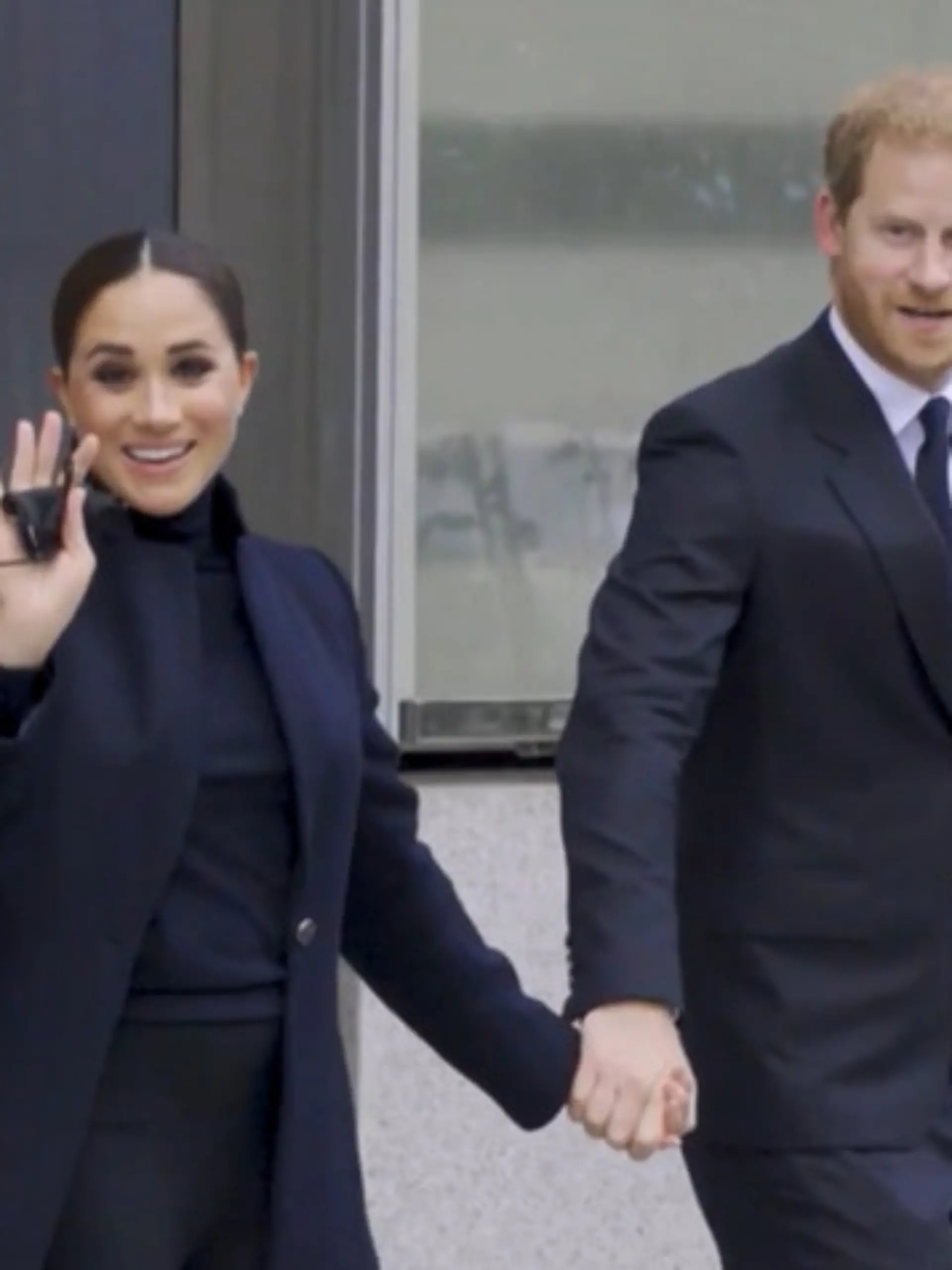 Bild zu: "Wenig Security, viel Privatsphäre: Harry und Meghan bei der Einschulung ihrer Kinder"