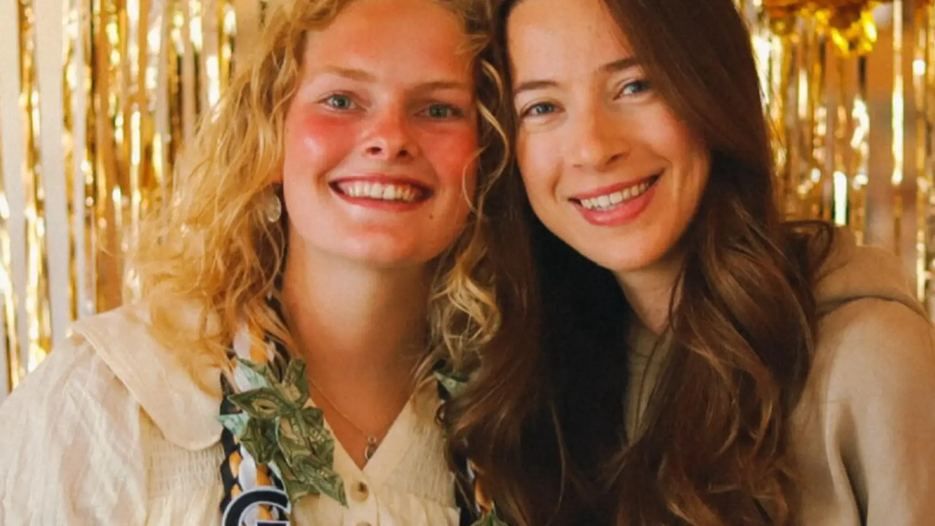 Payton Lee mit ihrer Schwester.