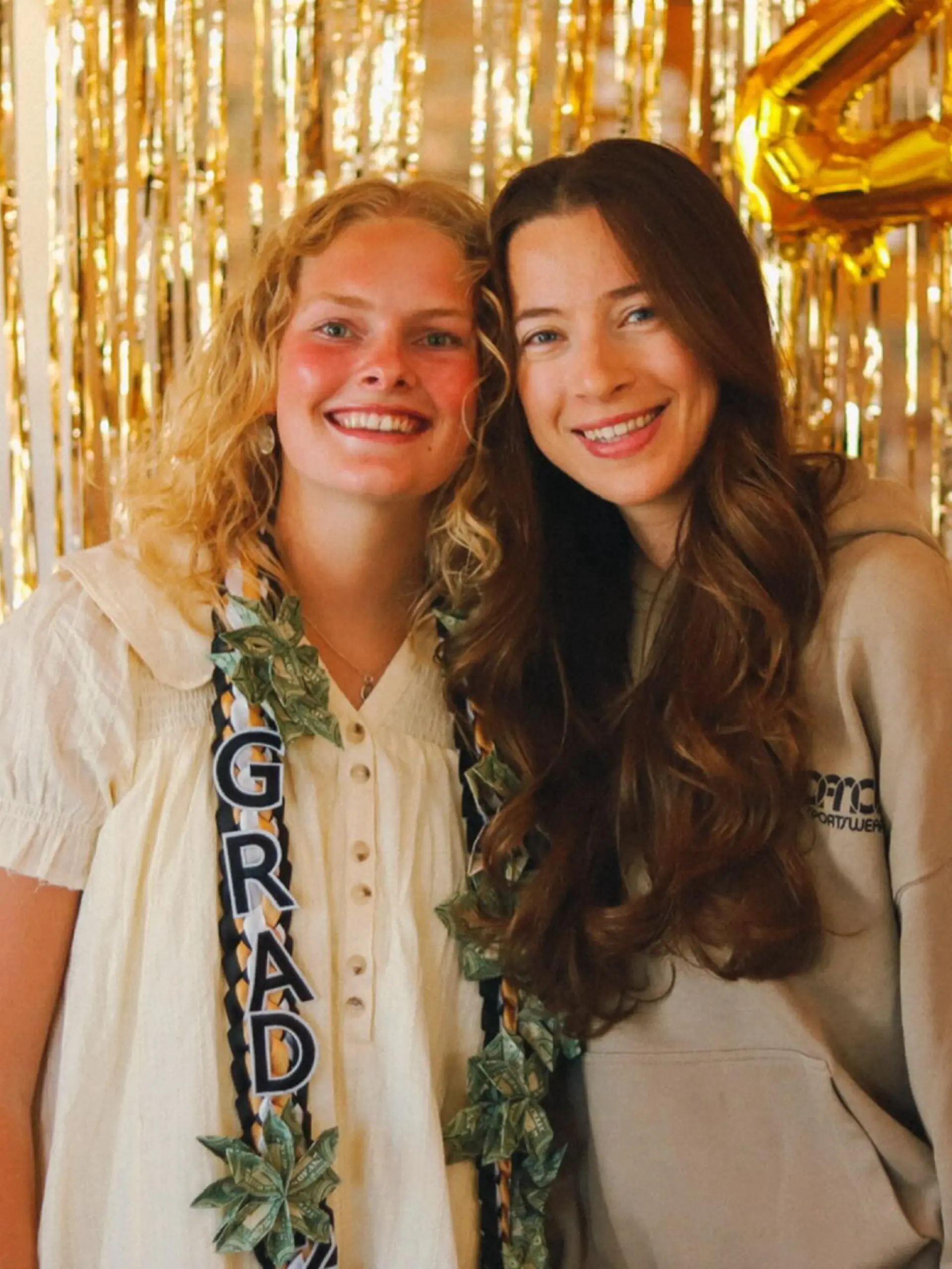 Payton Lee mit ihrer Schwester.
