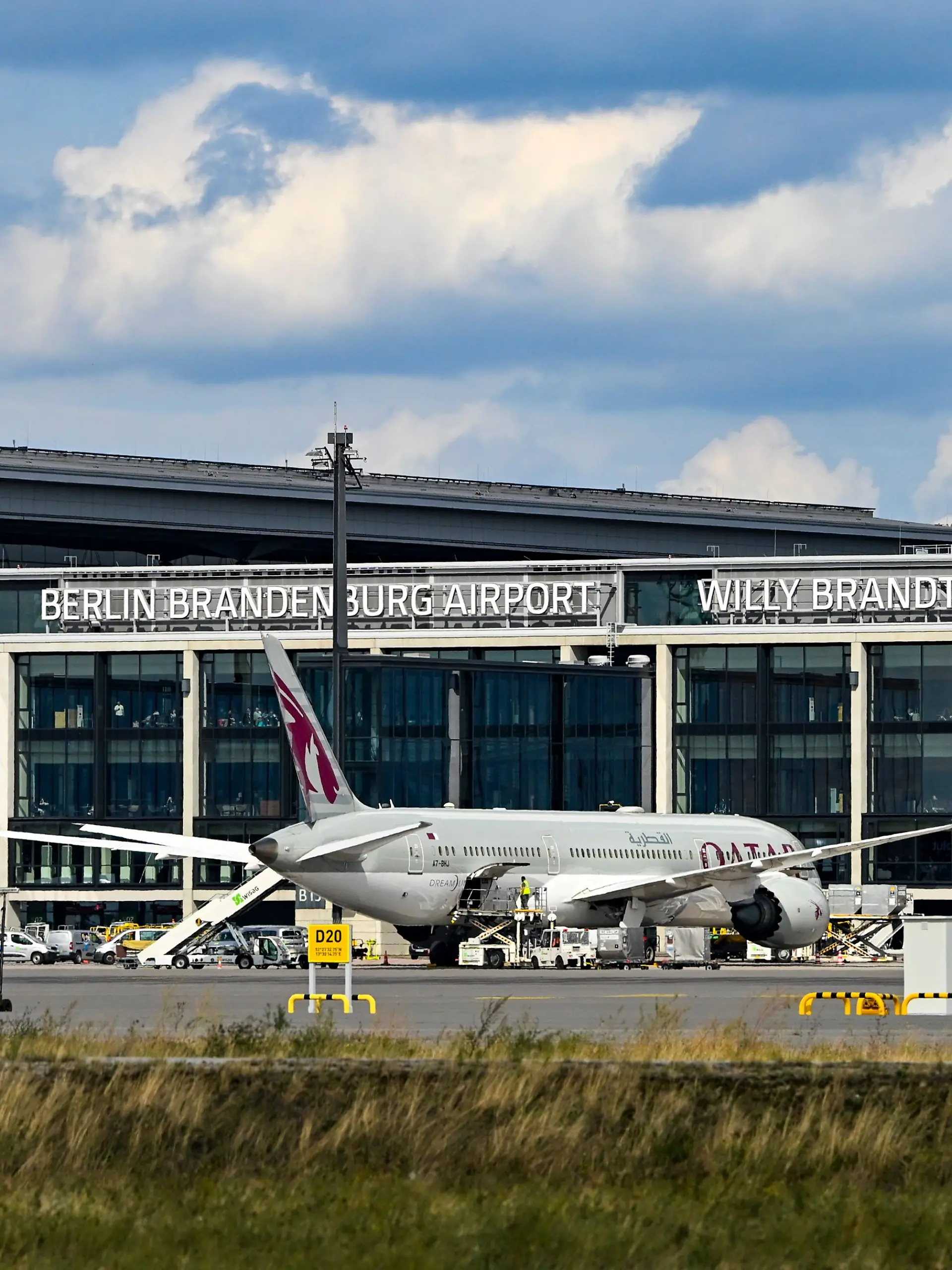 Bild zu: "Terminal 1 am Berliner Flughafen geräumt, Frau festgenommen"