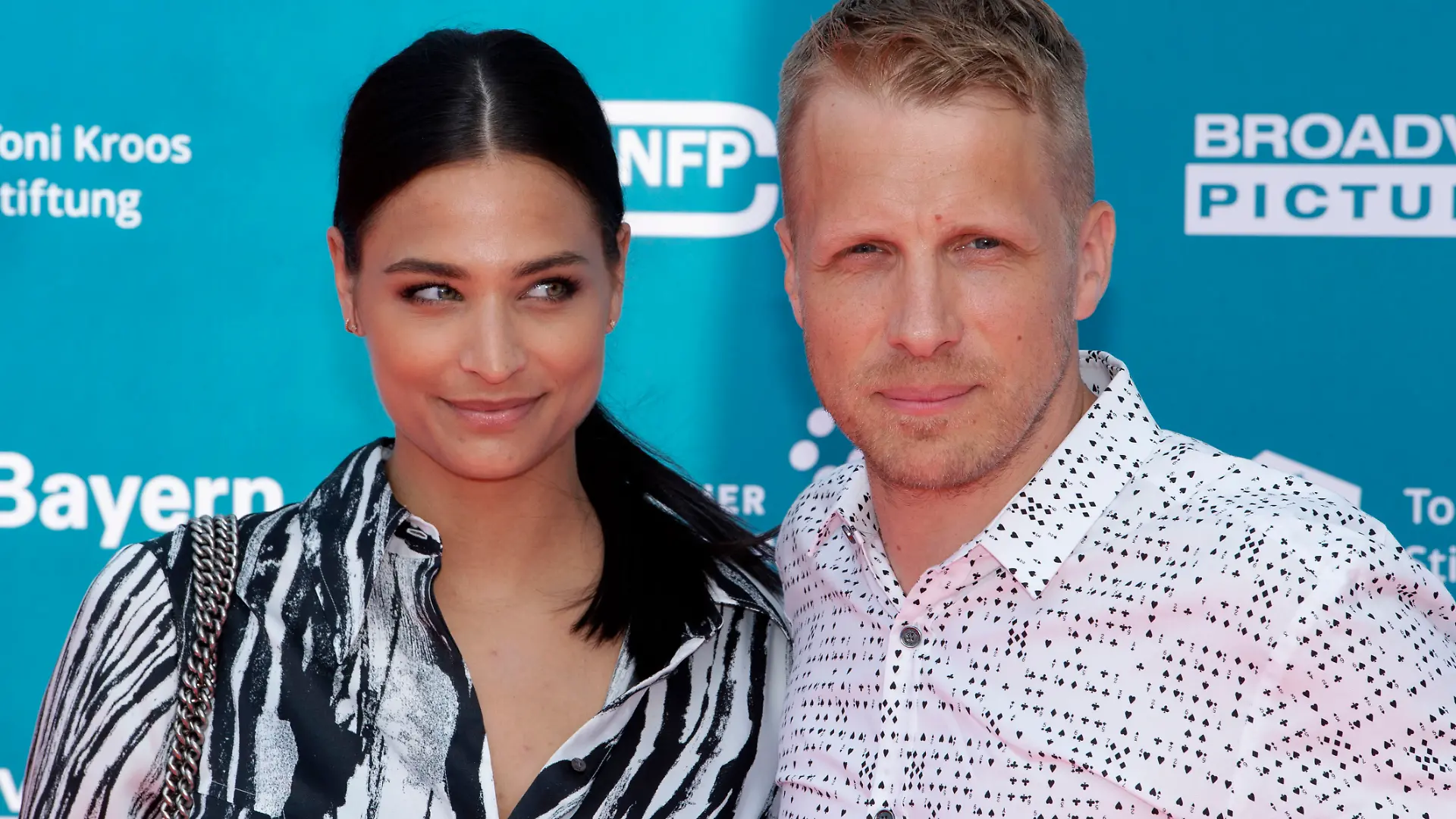 Amira Aly und Oliver Pocher auf dem roten Teppich, 2019.
