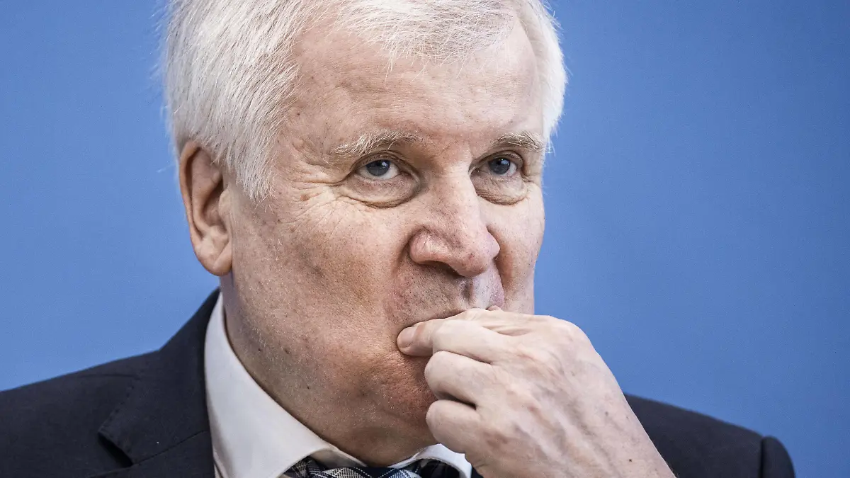 Horst Seehofer, Bundesinnenminister, aufgenommen im Rahmen der Vorstellung des Verfassungsschutzberichtes 2020 in der Bundespressekonferenz in Berlin, 15.06.2021. Berlin Deutschland *** Horst Seehofer, Federal Minister of the Interior, photographed during the presentation of the constitution protection report 2020 at the Federal Press Conference in Berlin, 15 06 2021 Berlin Germany Copyright: xFlorianxGaertner/photothek.dex